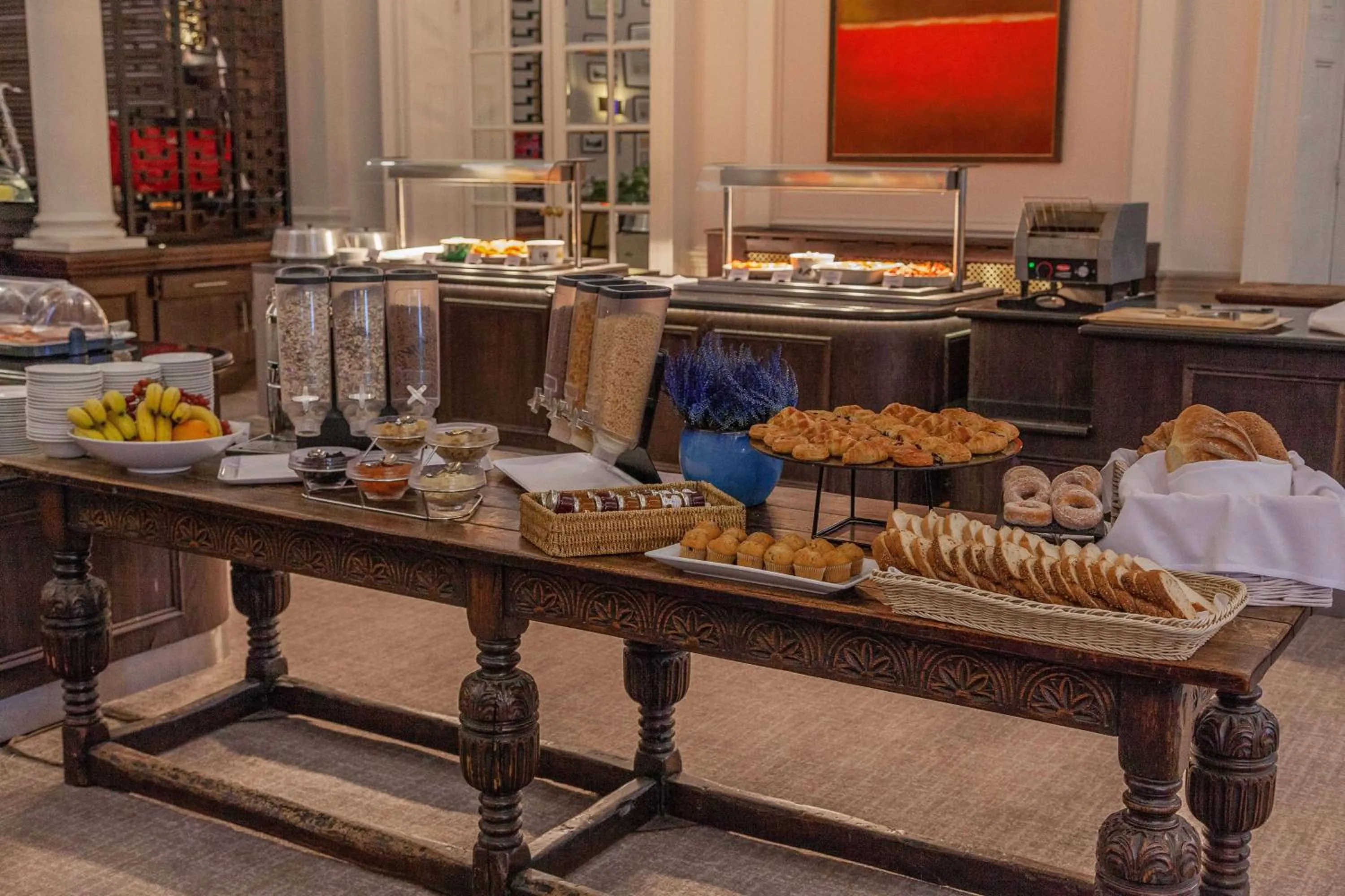 Food and drinks in Oatlands Park Hotel