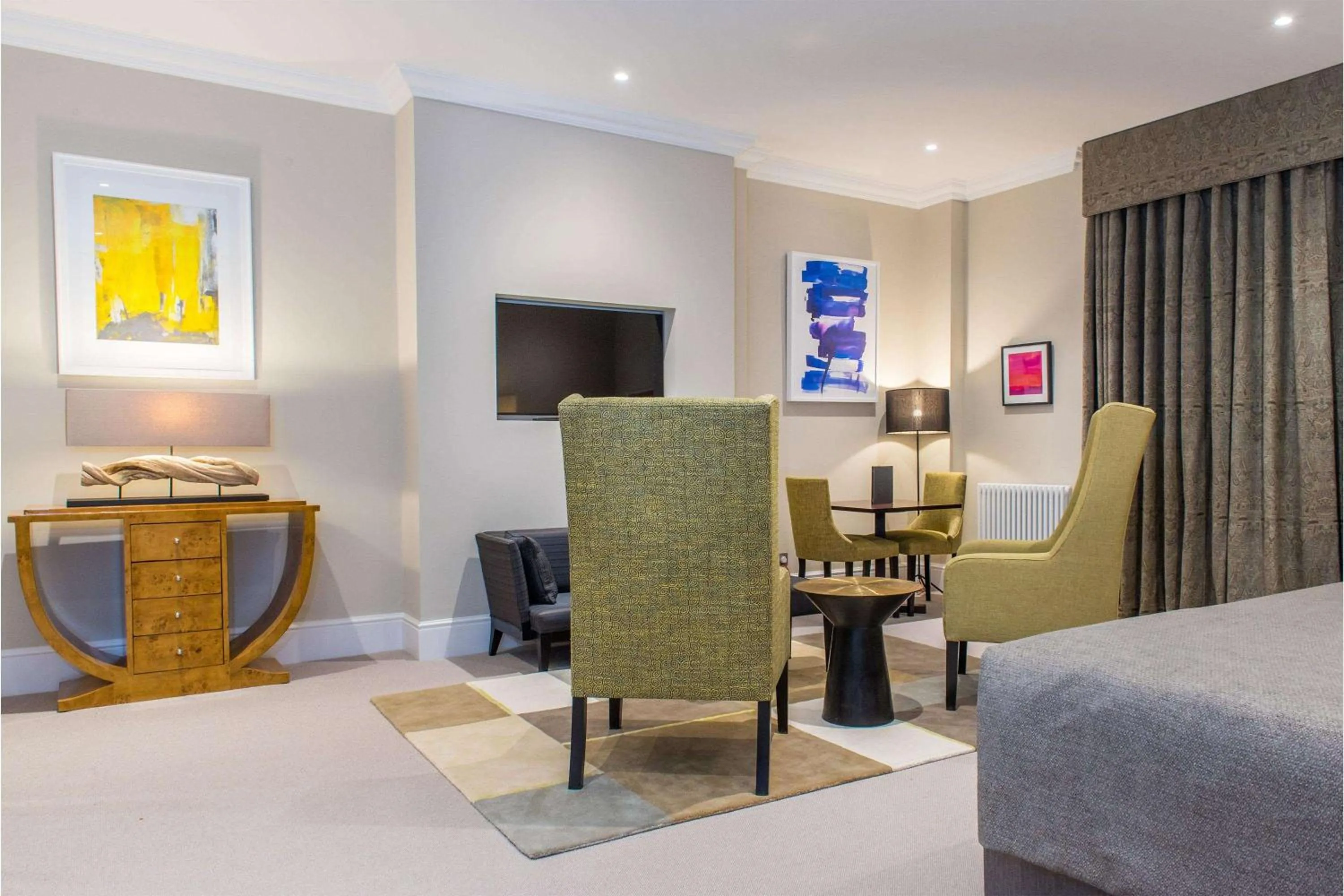 Bedroom in Oatlands Park Hotel