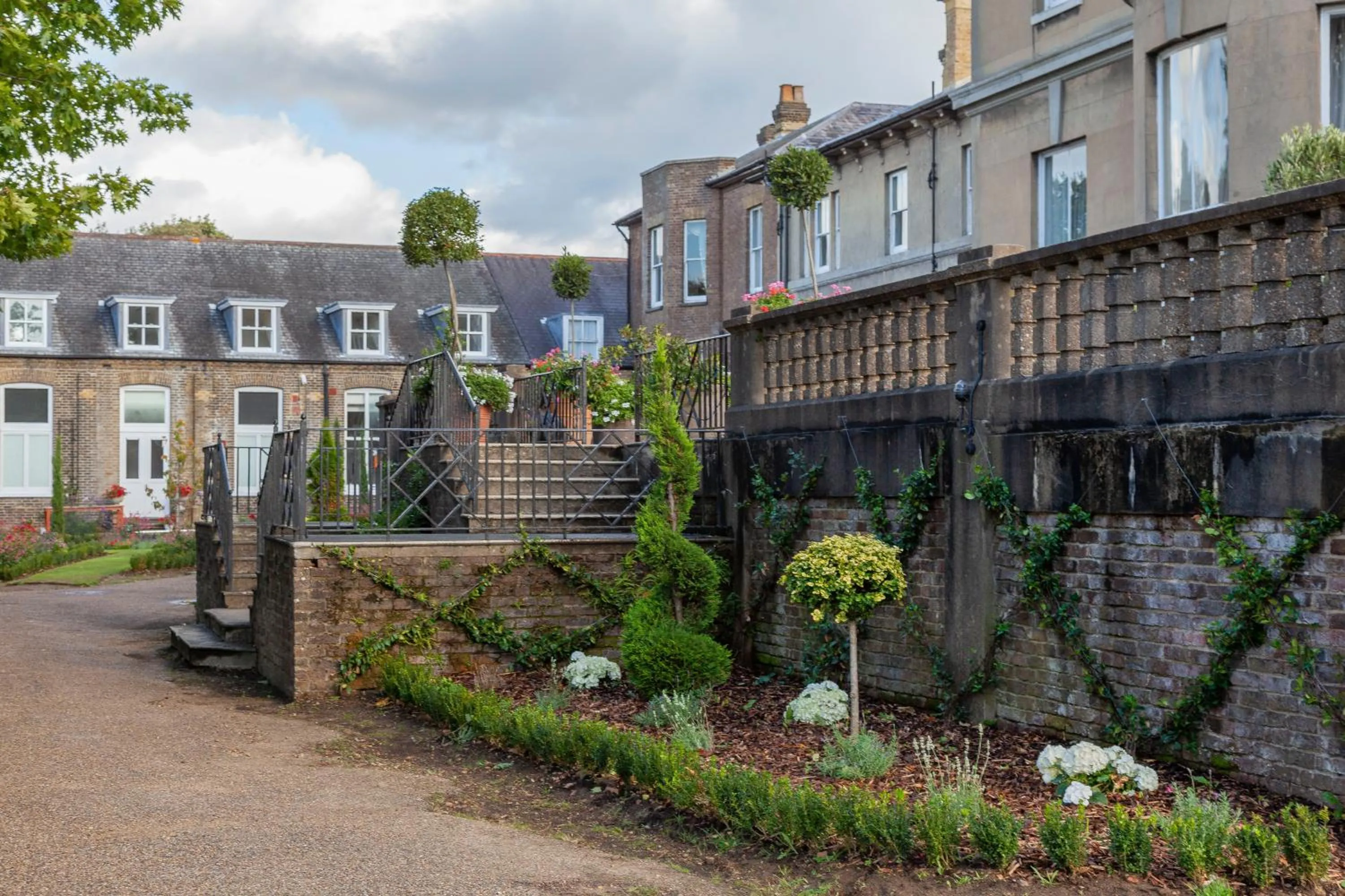 Garden in Oatlands Park Hotel