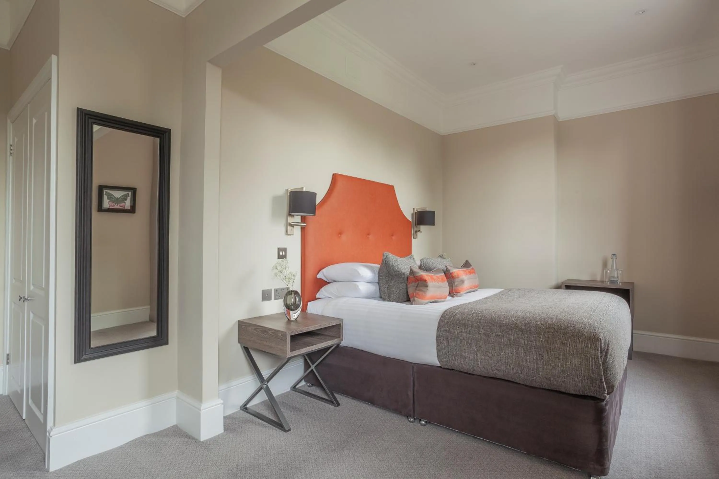 Bedroom, Bed in Oatlands Park Hotel