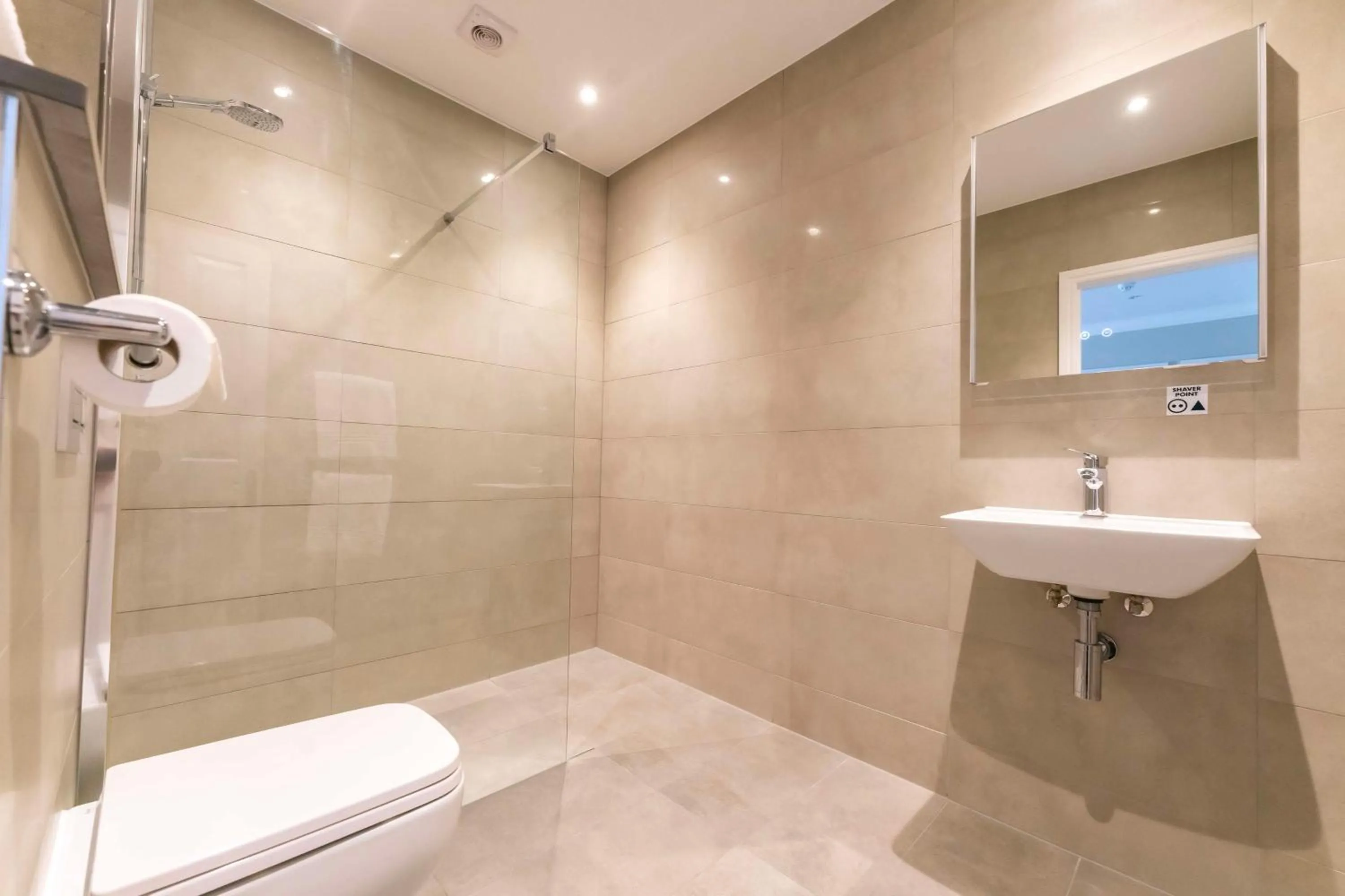 Bathroom in Oatlands Park Hotel