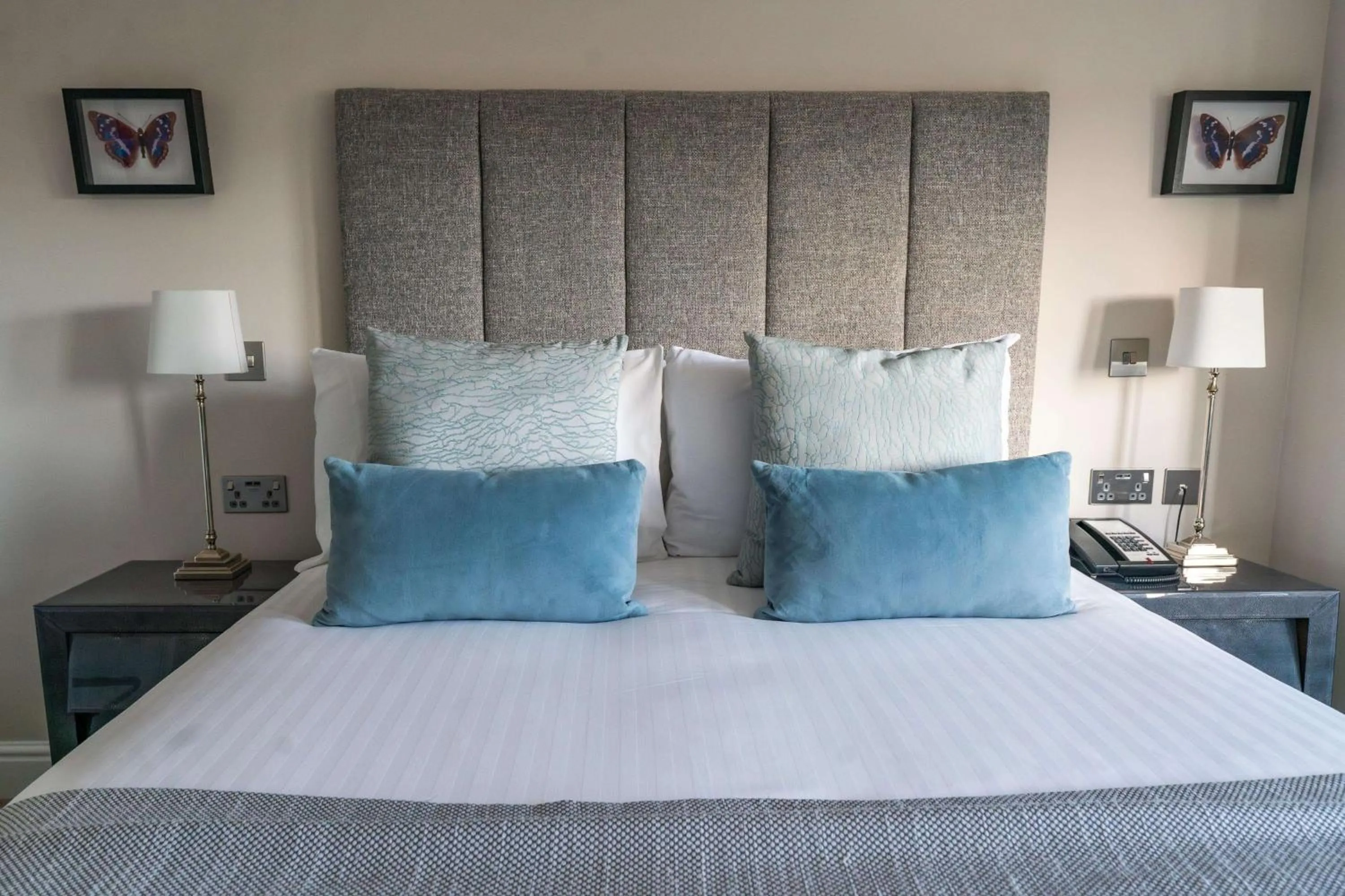 Bedroom, Bed in Oatlands Park Hotel