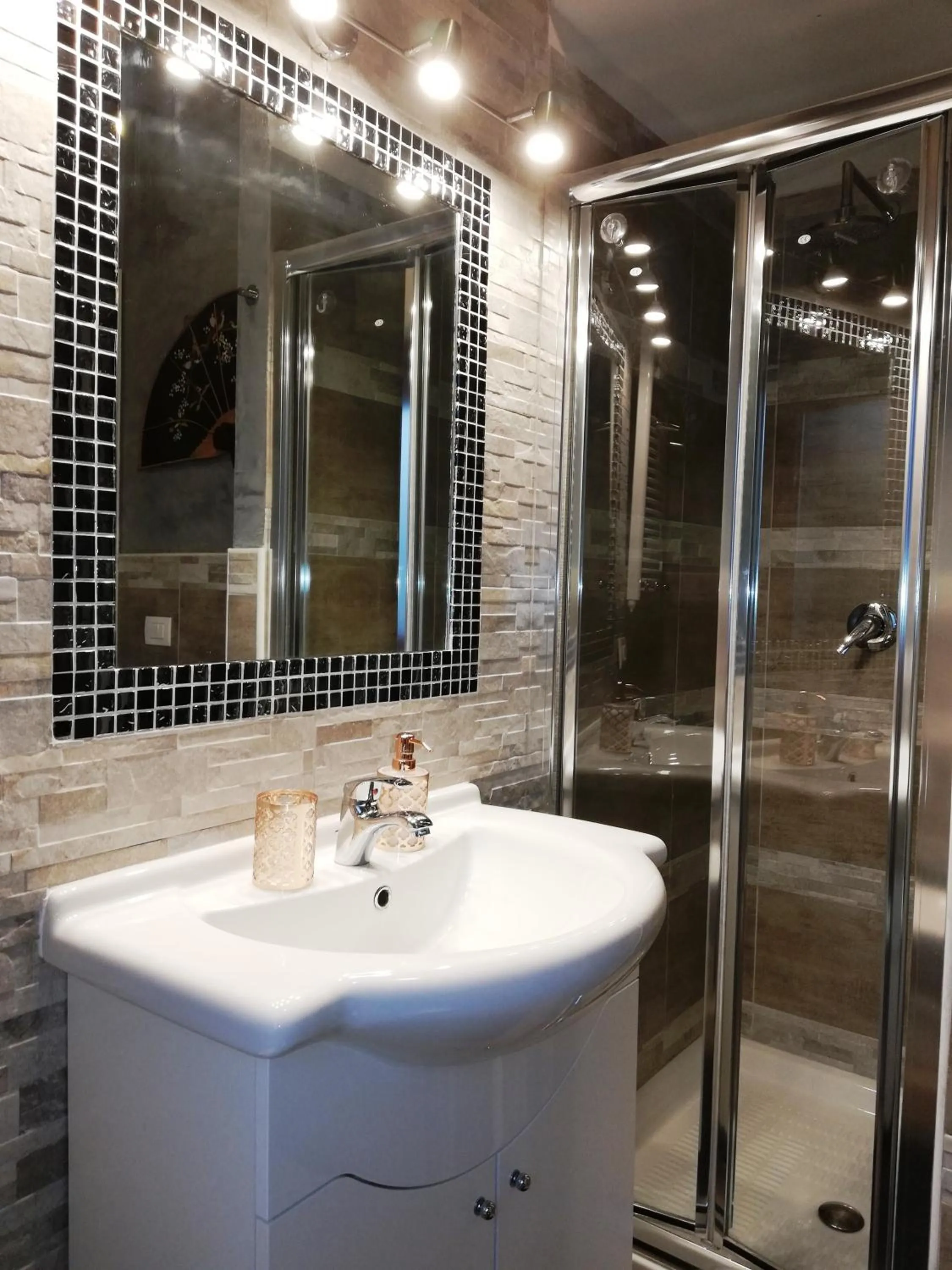 Shower in Max B&B Fiera