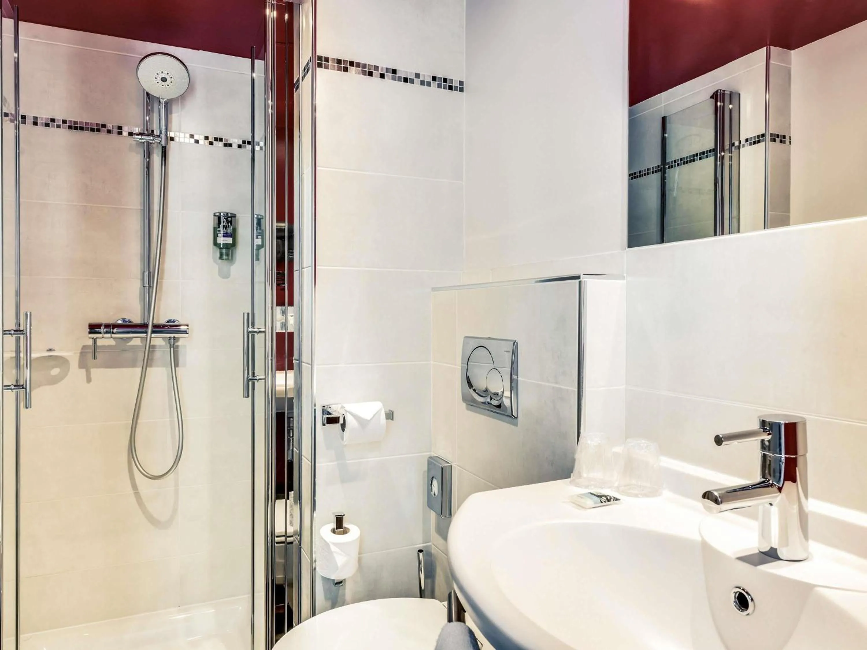 Bedroom in Mercure Paris Bastille Marais