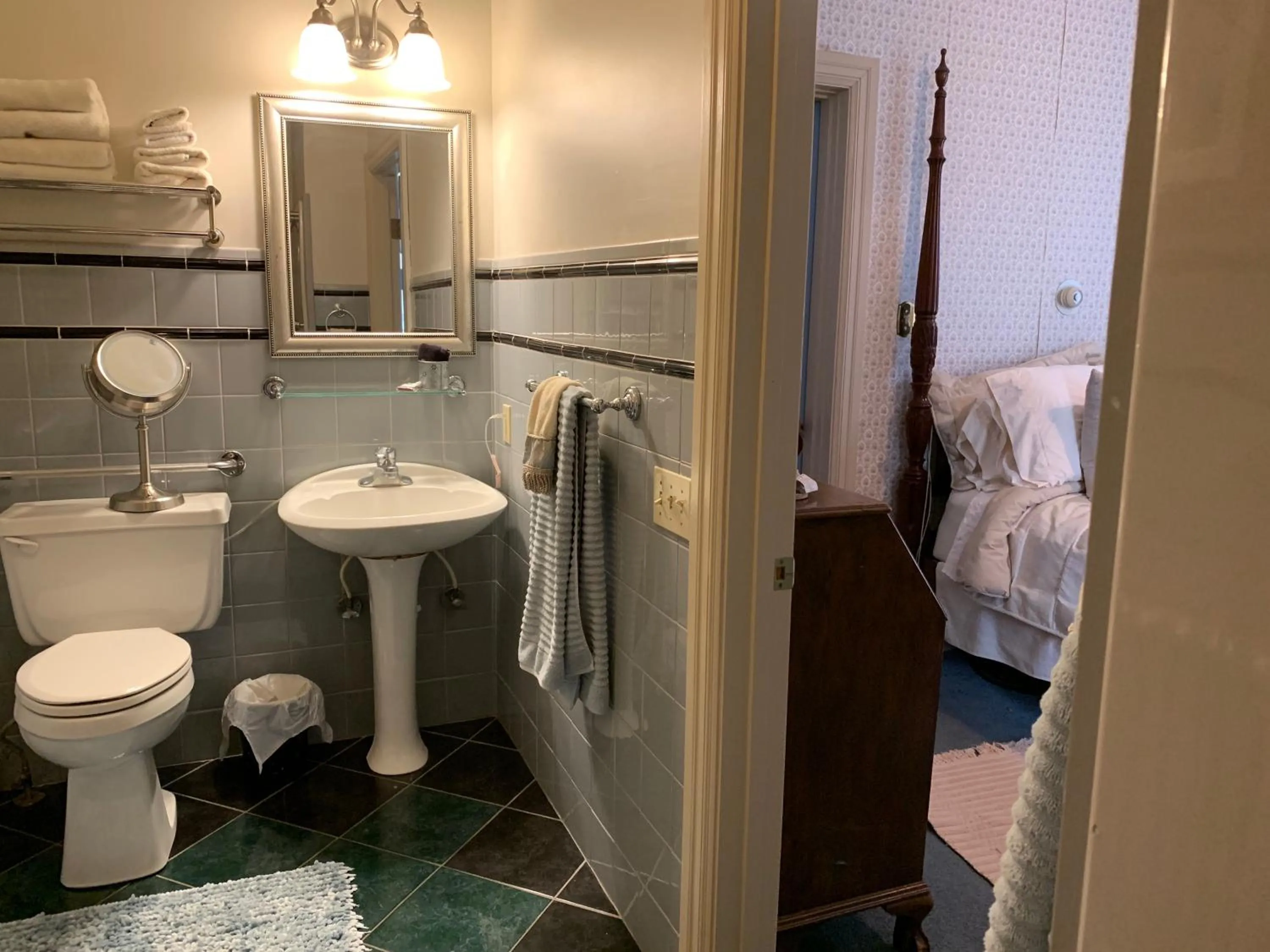 Bed in Susquehanna Manor Inn