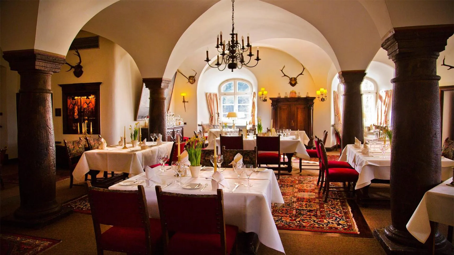 Restaurant/places to eat in Hotel und Restaurant Burg Schnellenberg