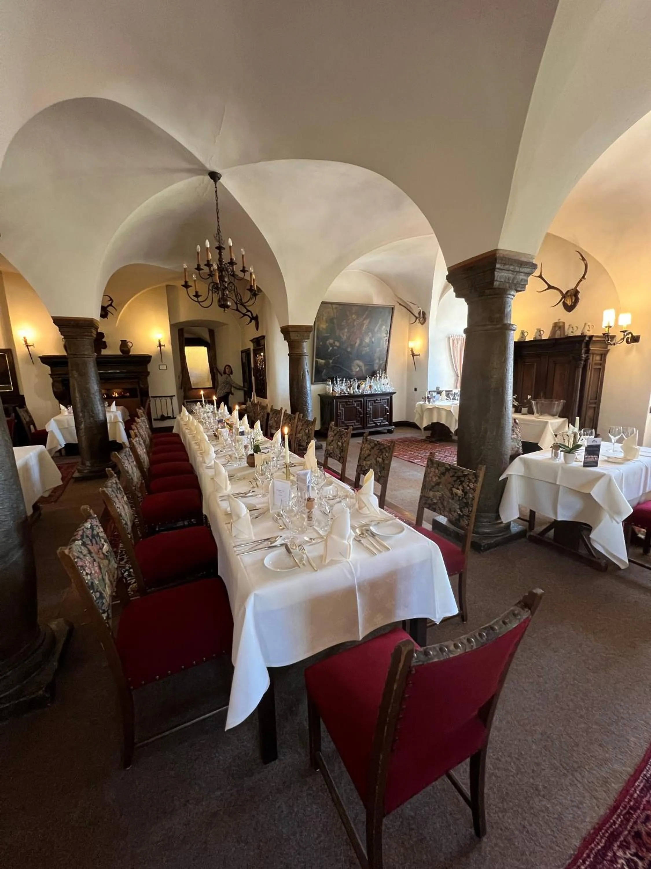 Restaurant/places to eat in Hotel und Restaurant Burg Schnellenberg
