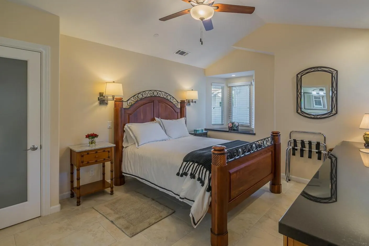 Bed in Solvang Alisal Vacation Cottages