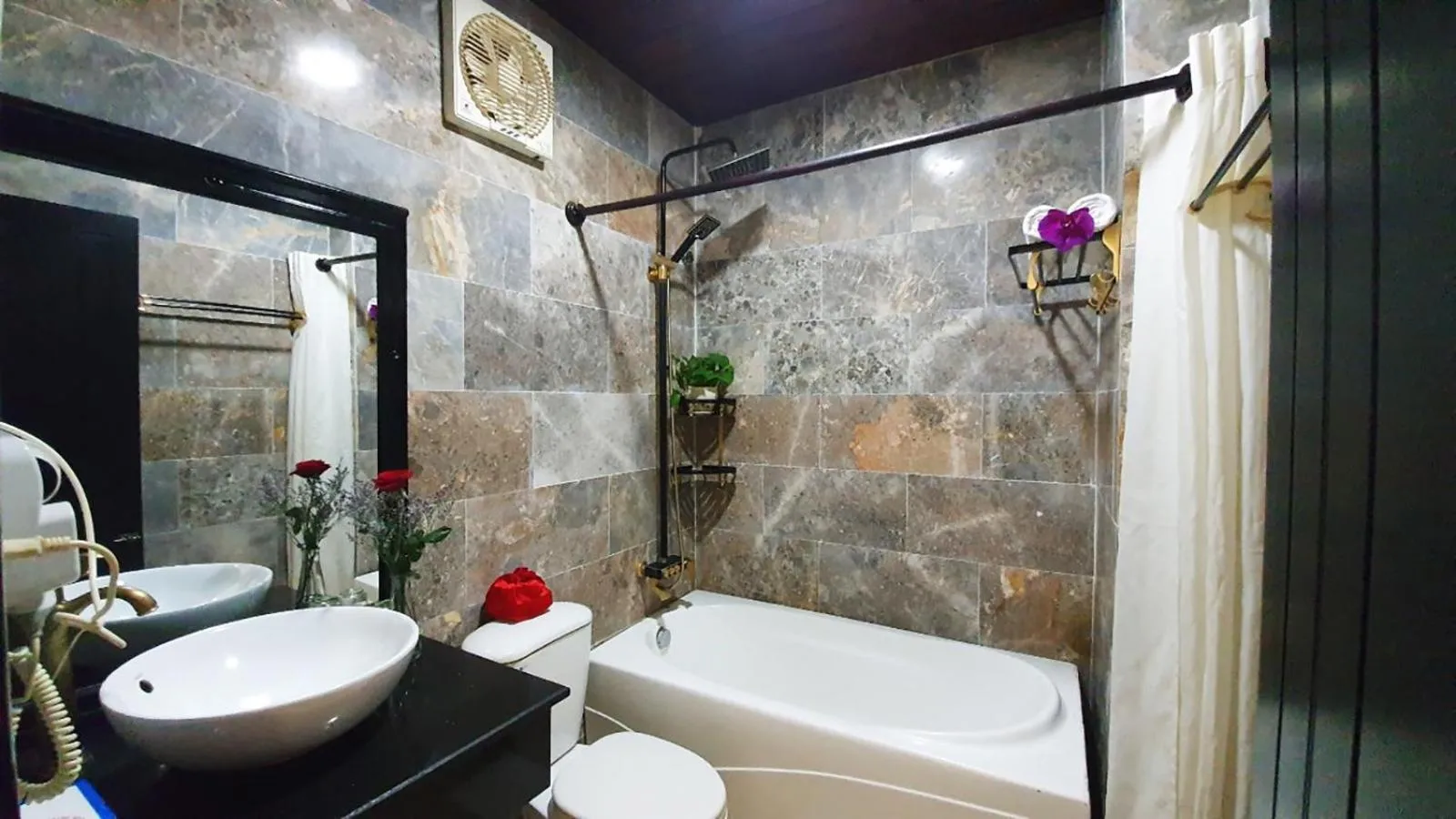 Bathroom in Hoi An Hai Au Boutique Hotel