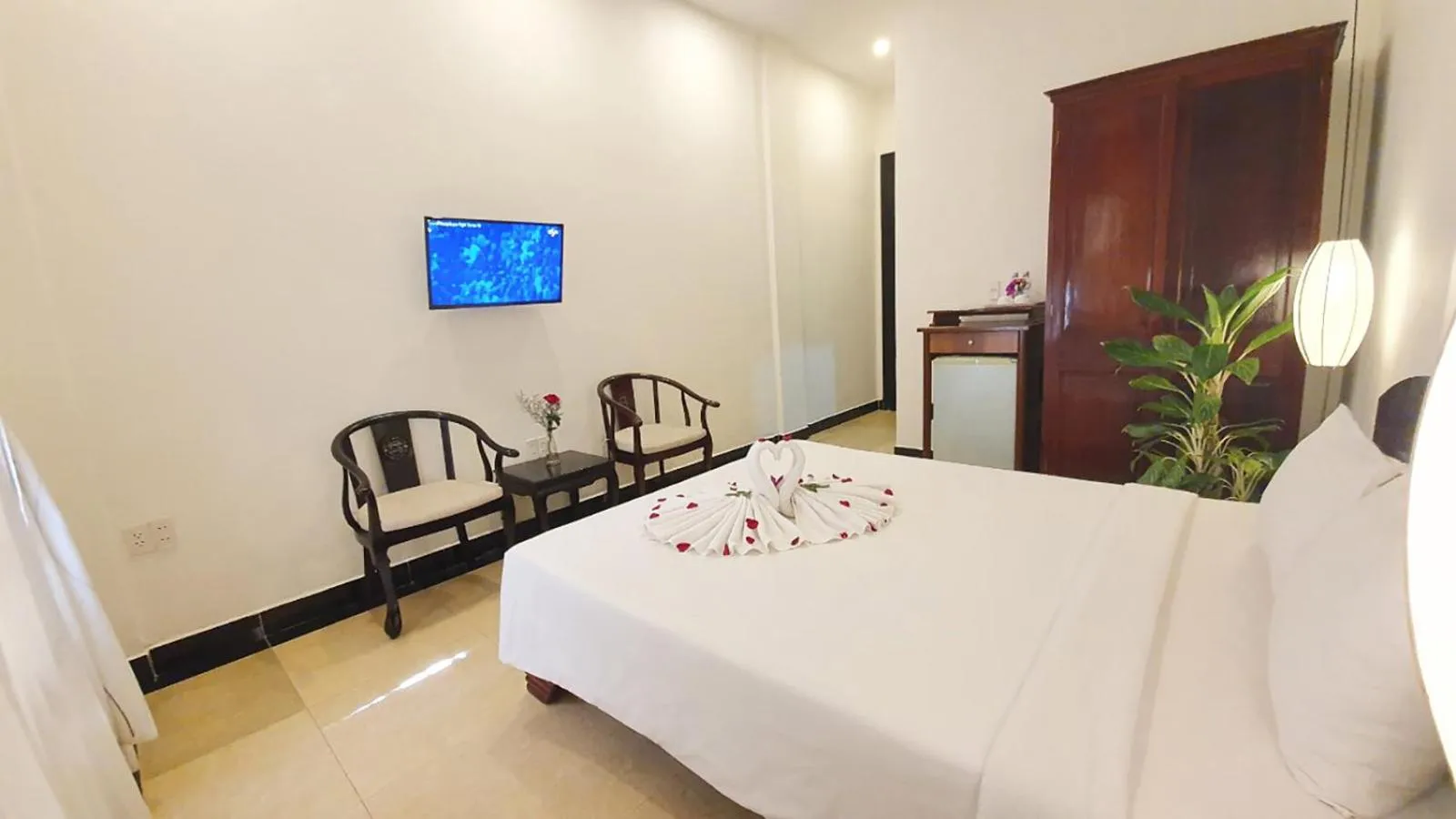 Photo of the whole room, Bed in Hoi An Hai Au Boutique Hotel
