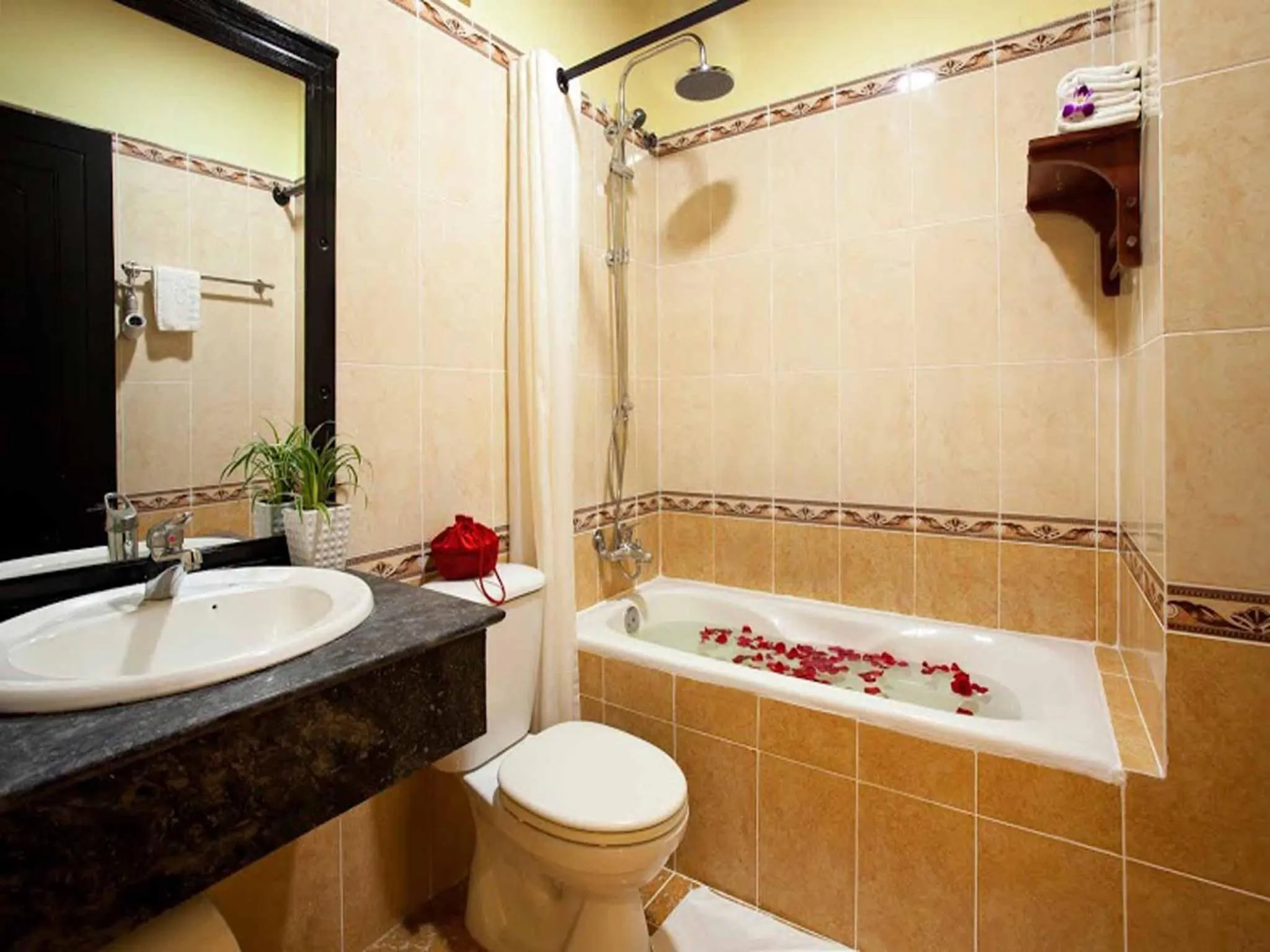 Shower in Hoi An Hai Au Boutique Hotel