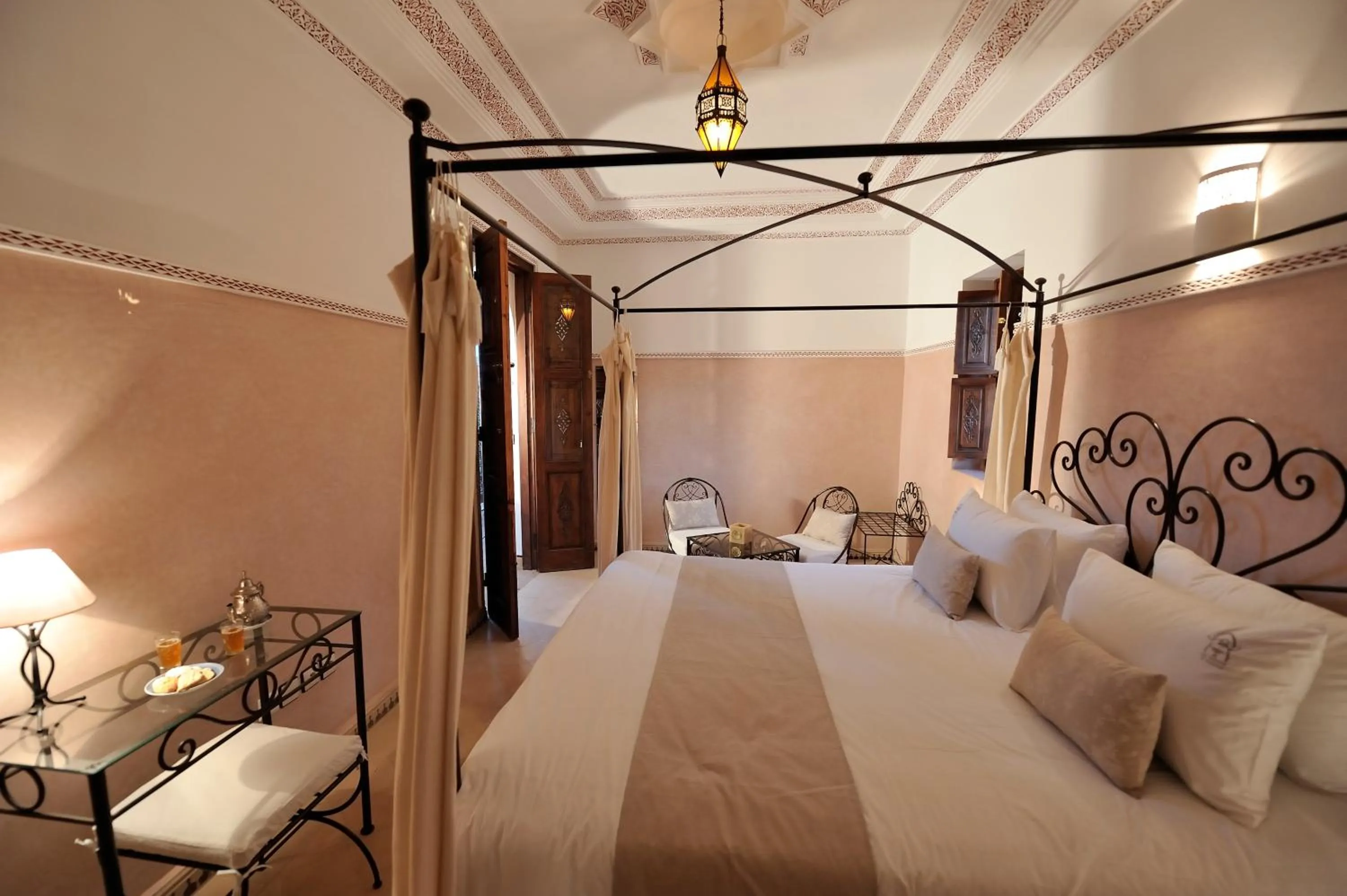 Photo of the whole room, Bed in Riad Le Jardin d'Abdou