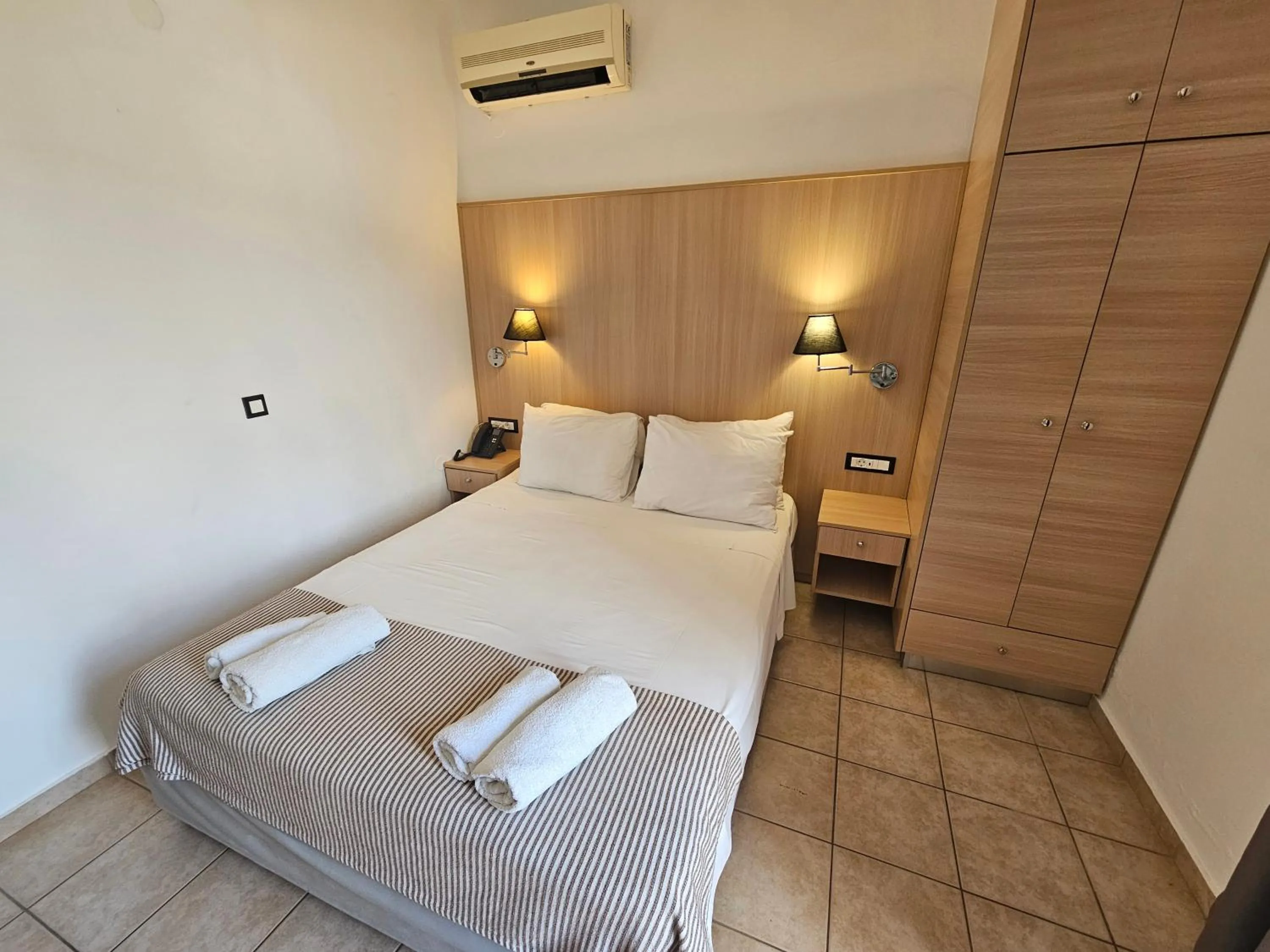 Bed in Elounda Sunrise Apartments