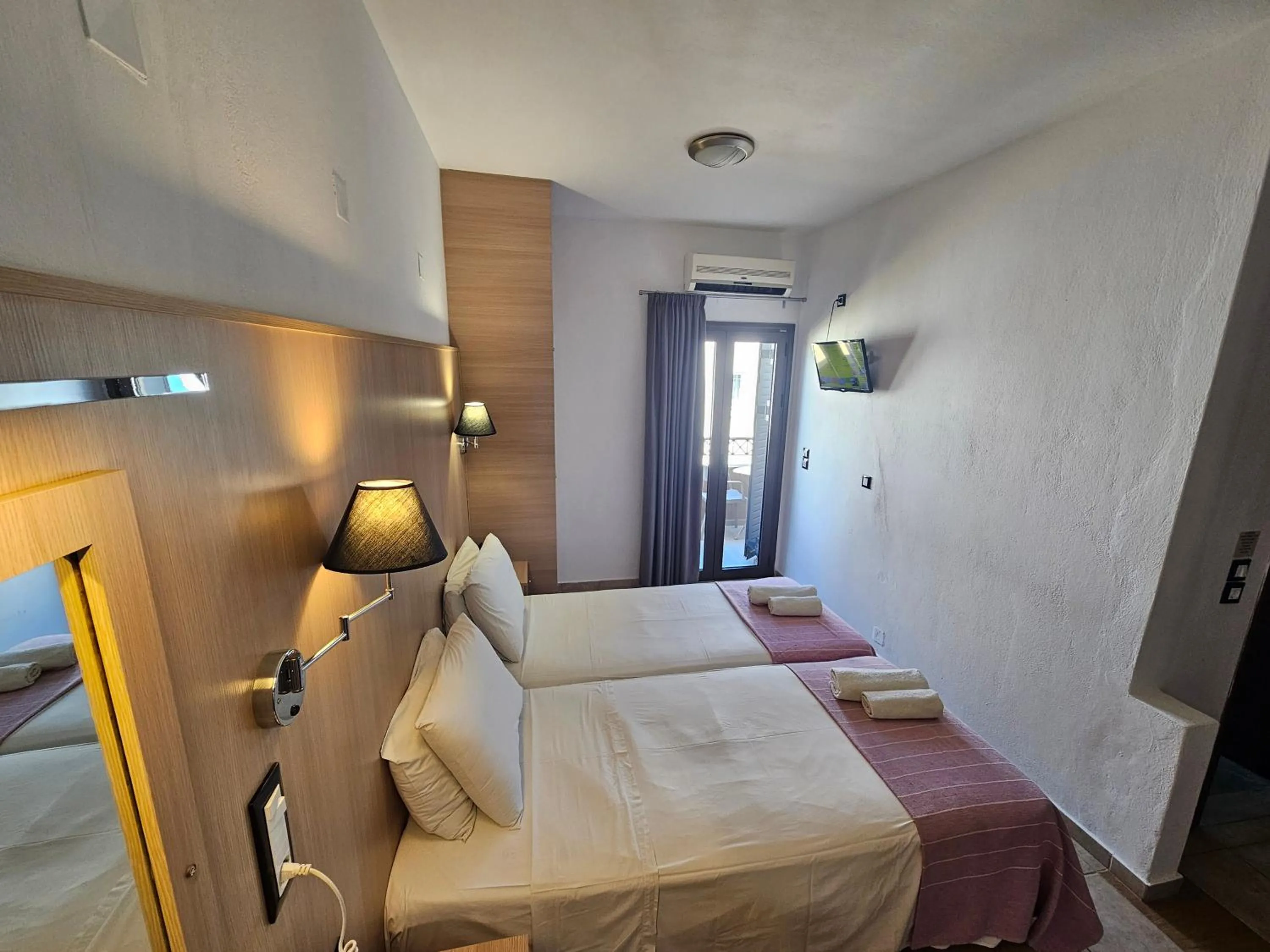 Bed in Elounda Sunrise Apartments