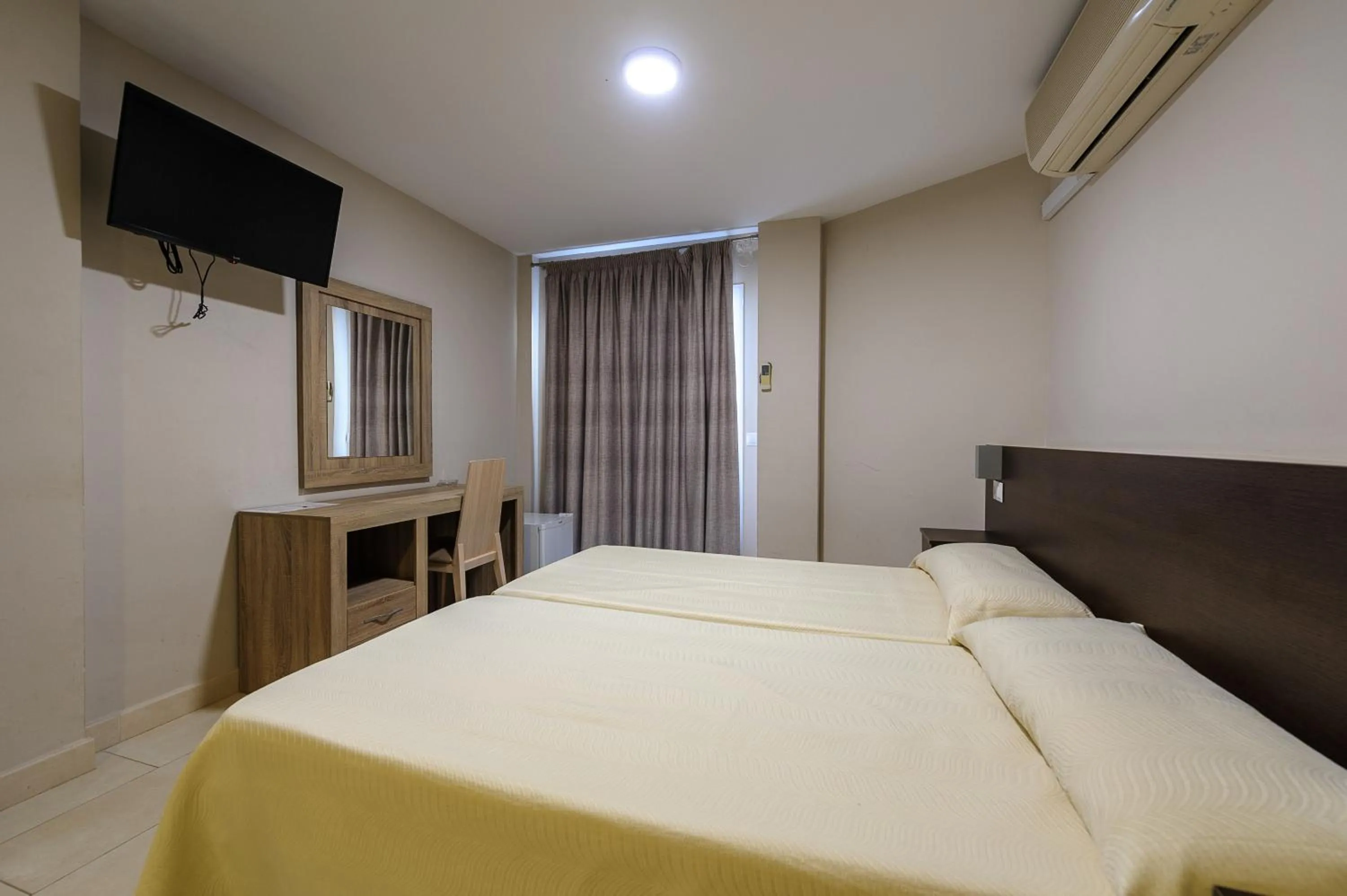 Facility for disabled guests, Bed in Hotel Costamar