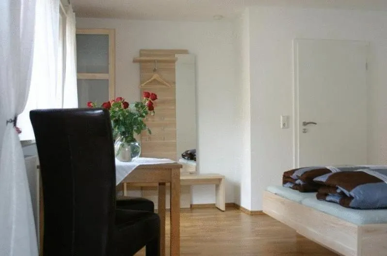 Photo of the whole room, Bed in Baumeisterhaus