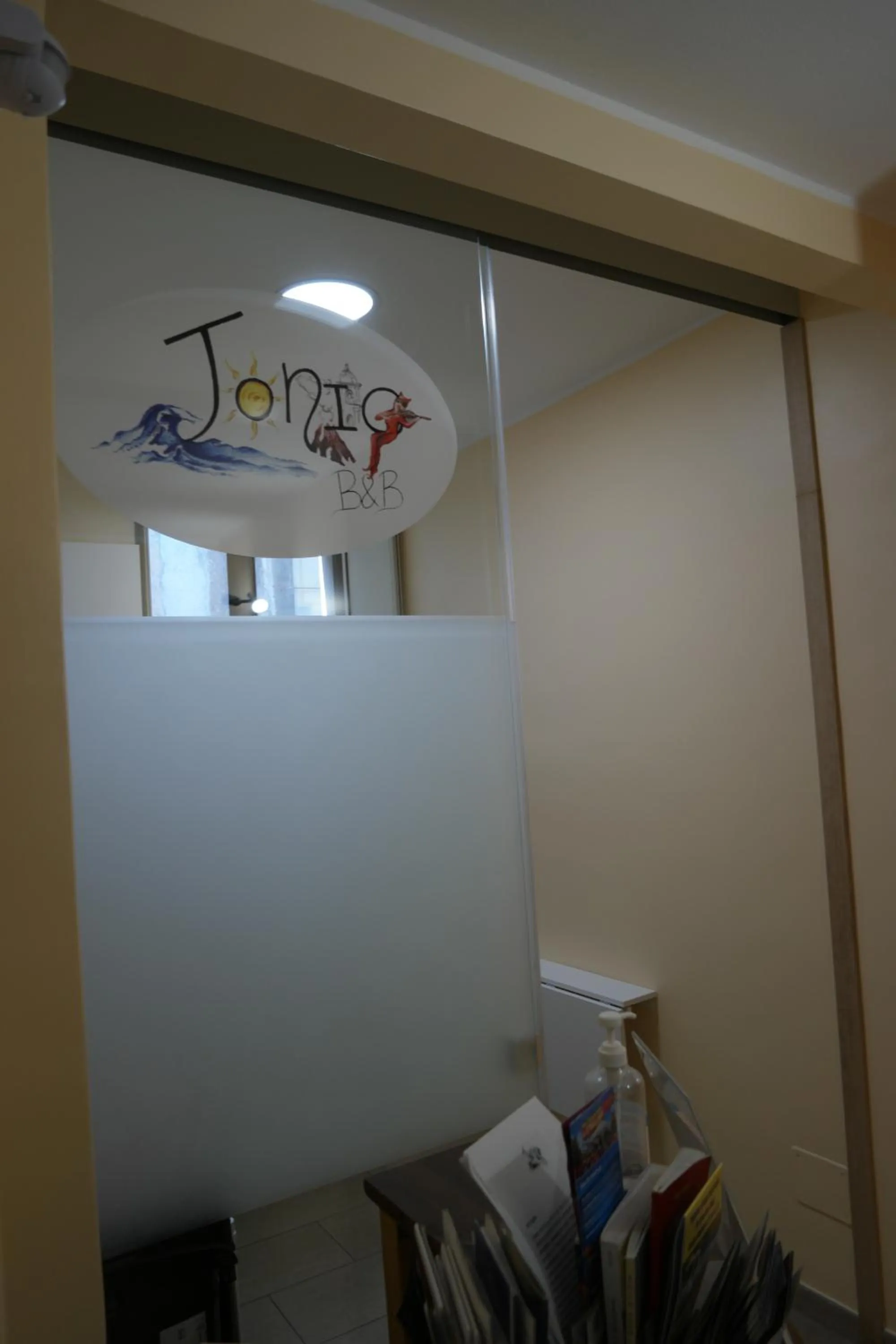 Communal kitchen in Jonio B&B