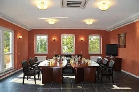 Restaurant/places to eat in Waldhotel Rheinbach