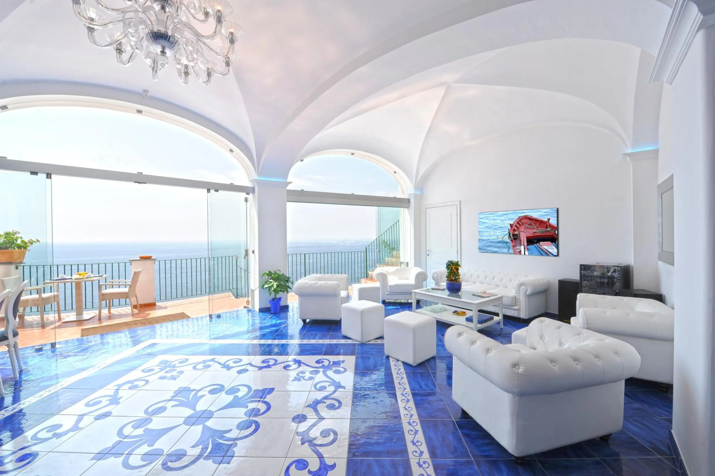 Communal lounge/ TV room in Hotel Villa Maria Pia