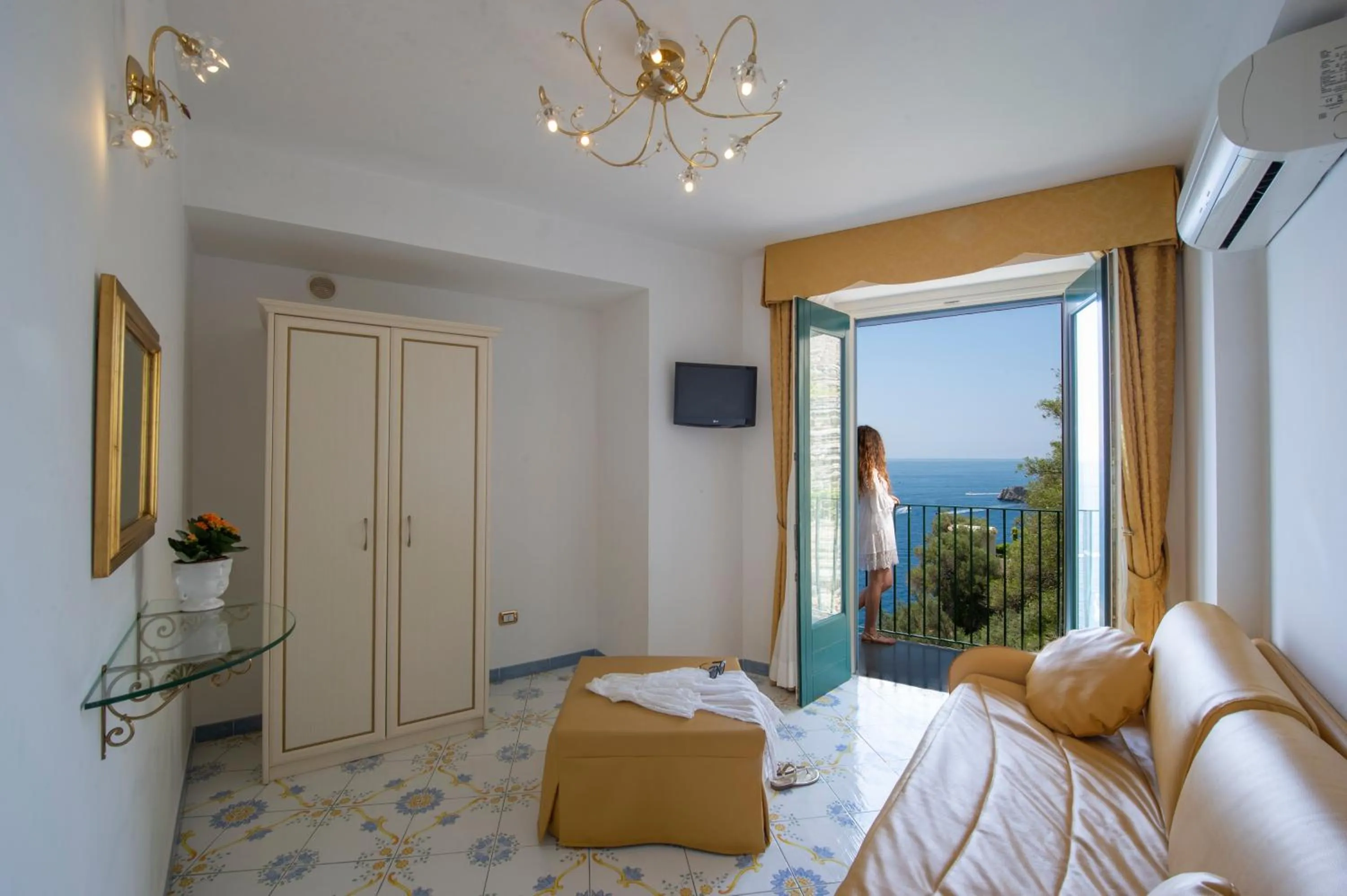 Balcony/Terrace, Bed in Hotel Villa Maria Pia