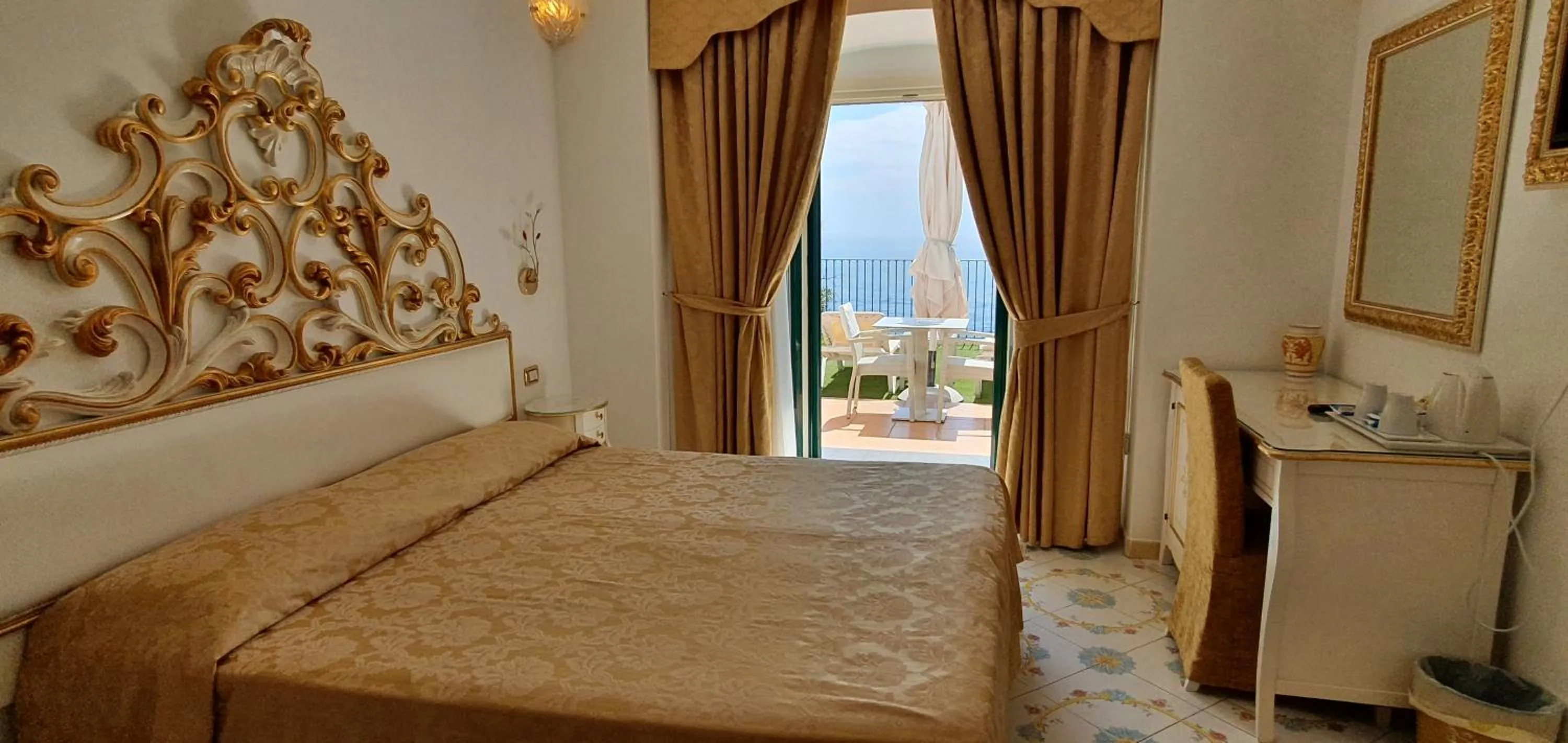 Patio, Bed in Hotel Villa Maria Pia