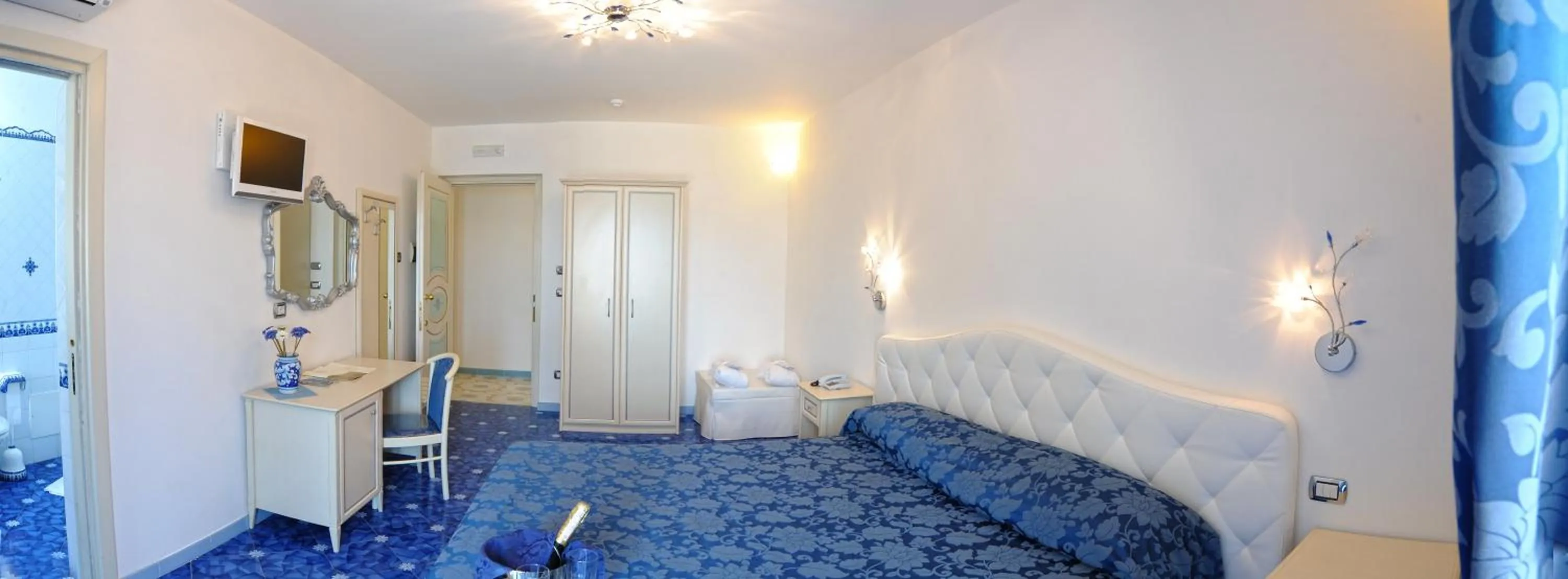 Decorative detail, Bed in Hotel Villa Maria Pia