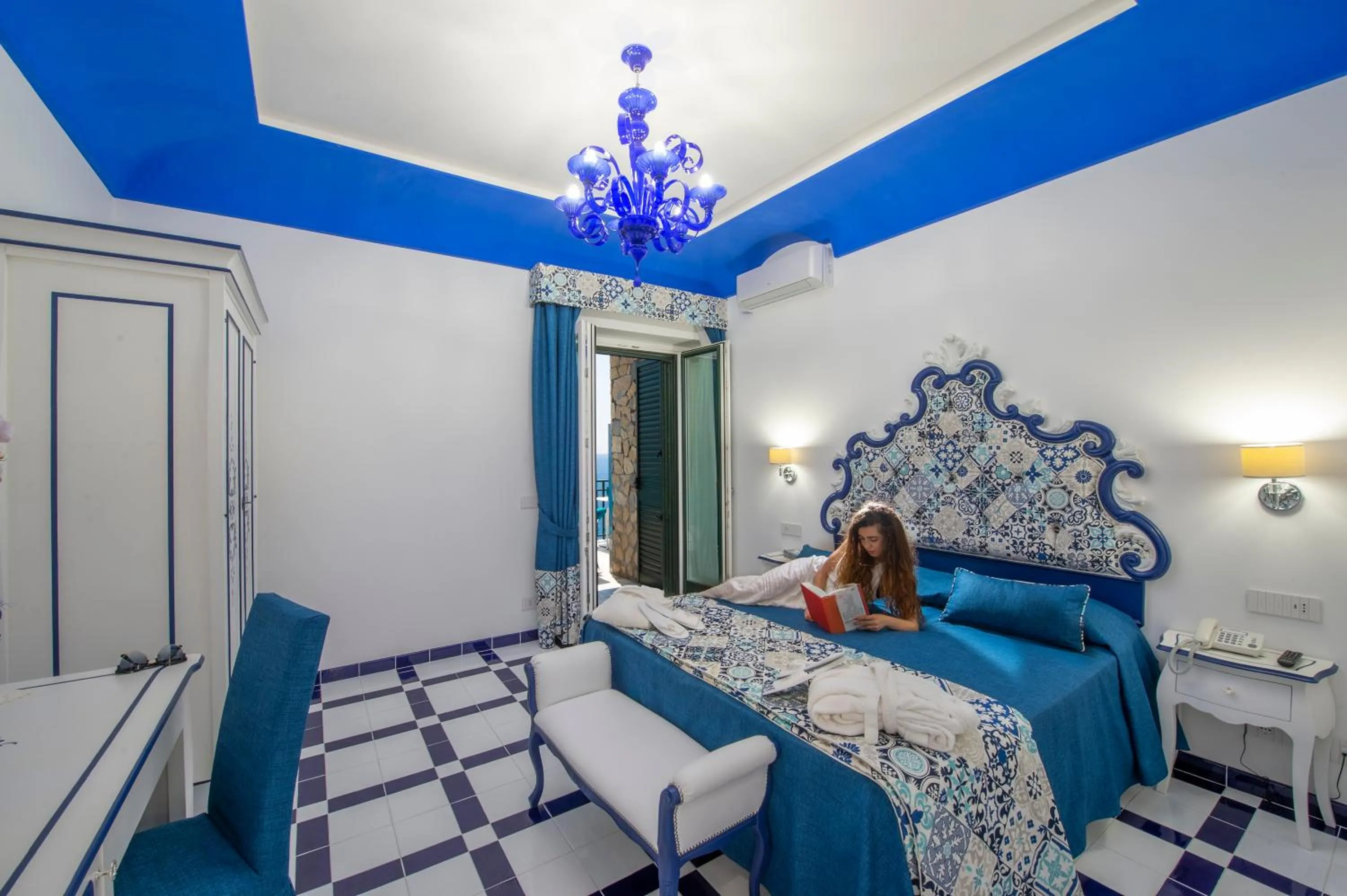 Balcony/Terrace, Bed in Hotel Villa Maria Pia