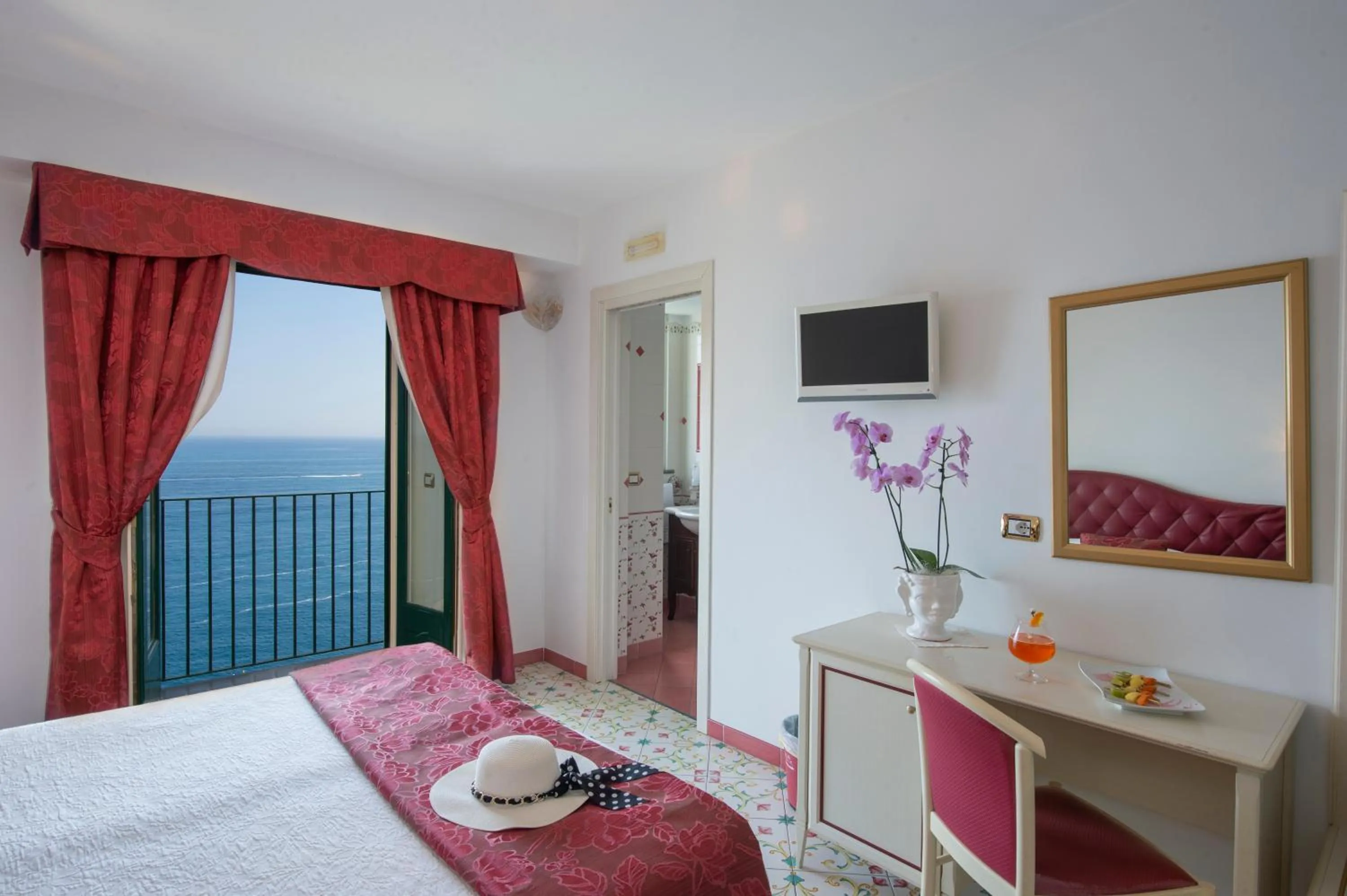 Sea view, Bed in Hotel Villa Maria Pia