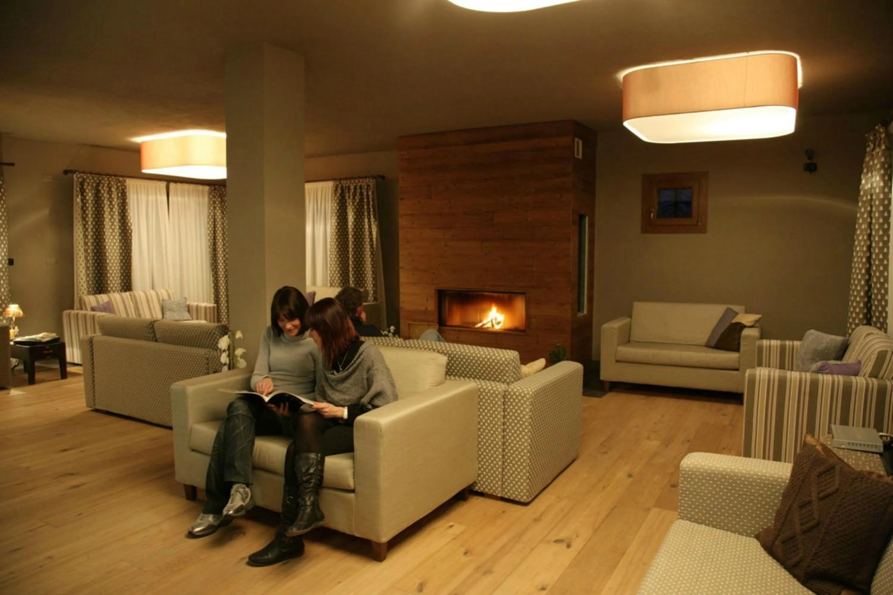 Communal lounge/ TV room in Hotel La Chance