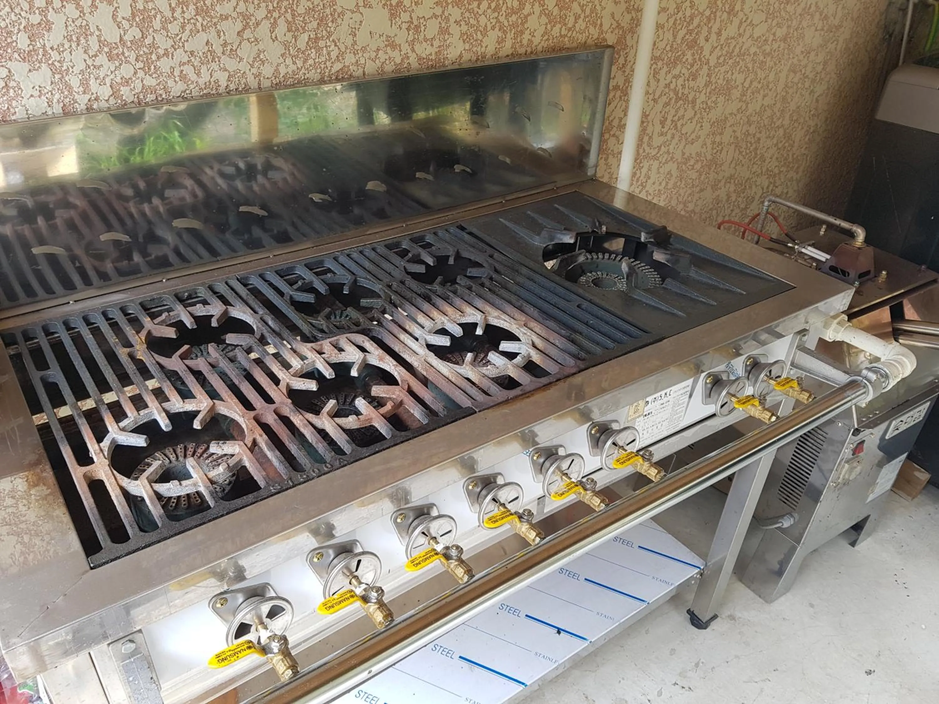 Communal kitchen in Jeju Starlight Glamping