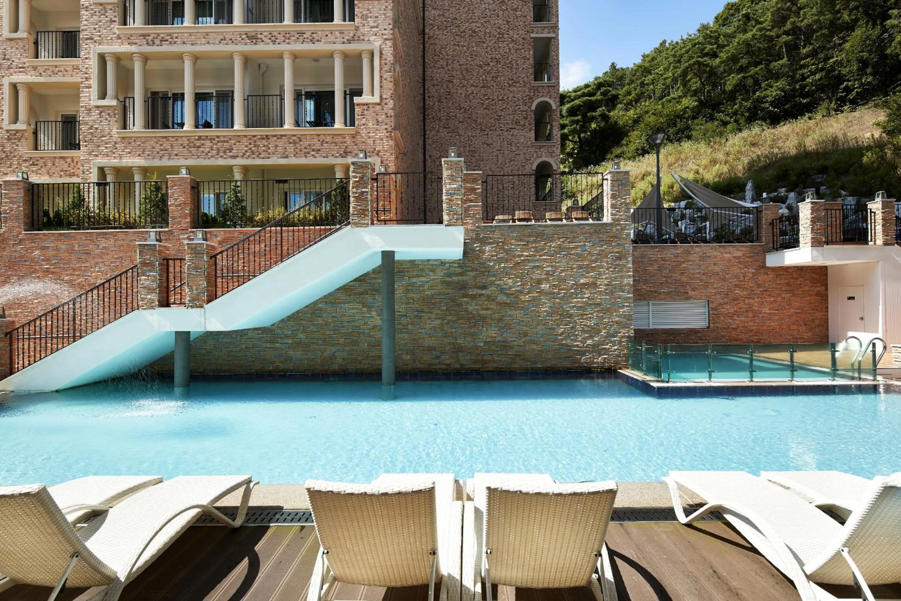 Swimming pool in Hotel Thesoom Forest