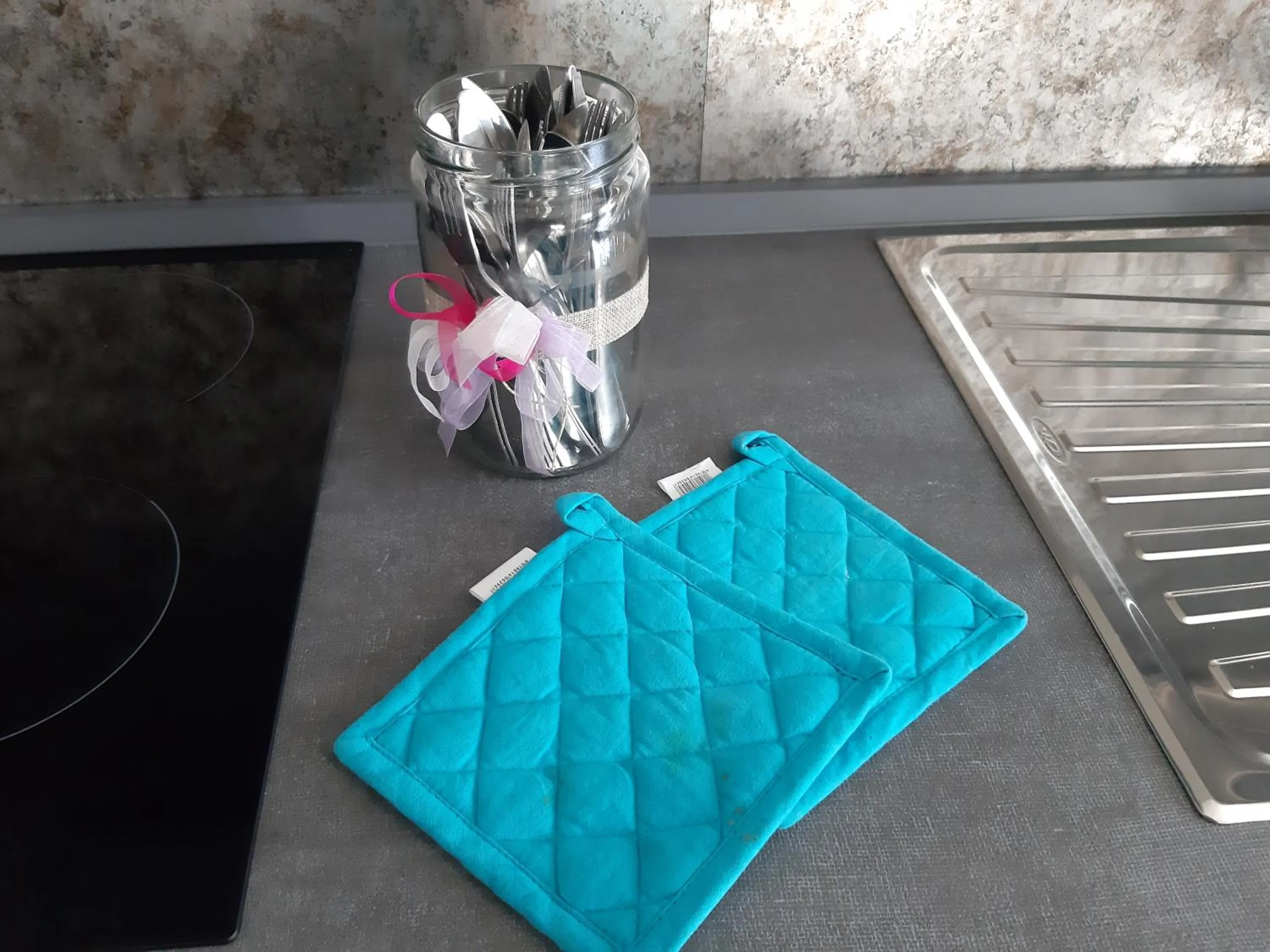 Communal kitchen in Ostello Verbania