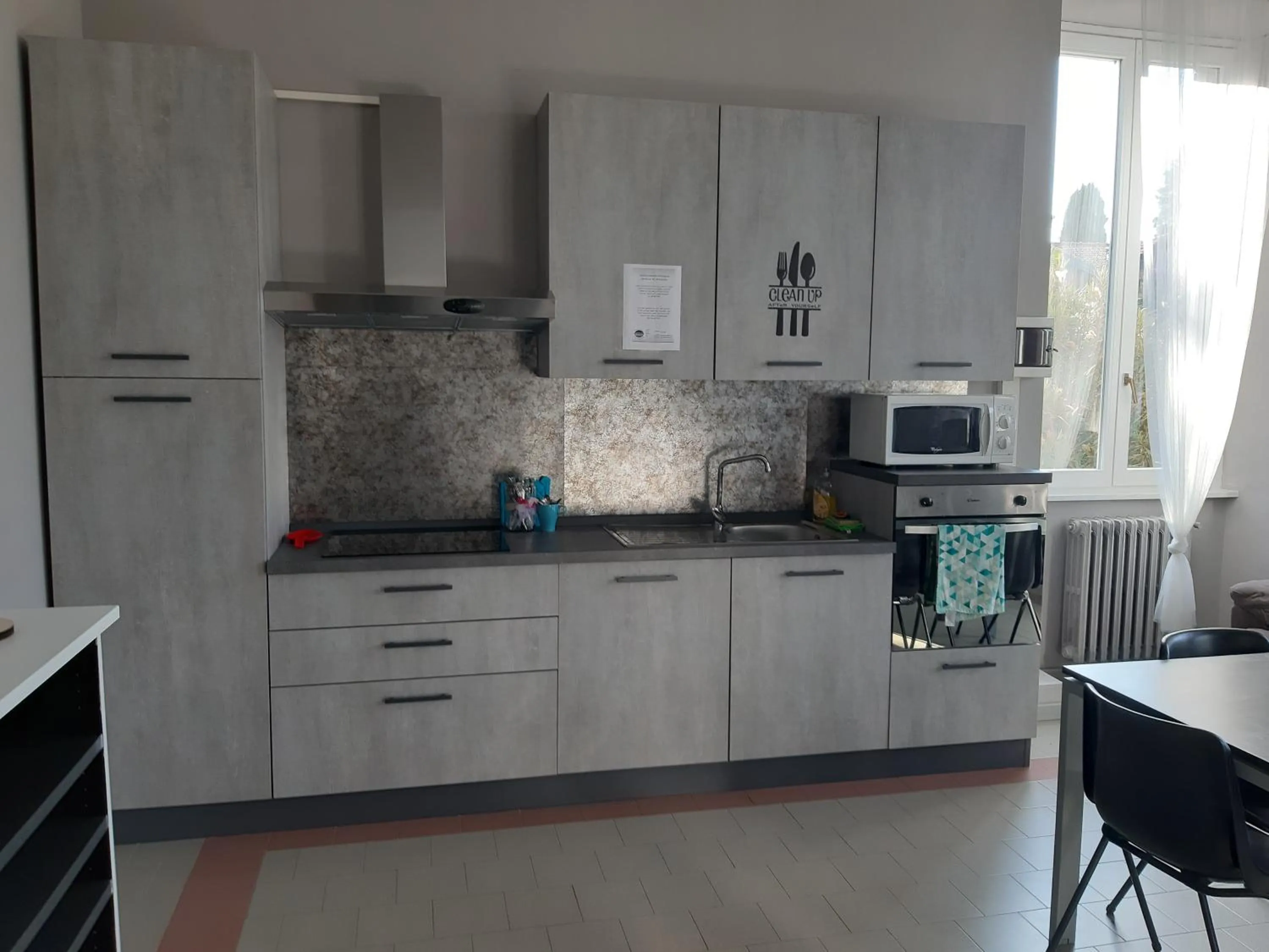 Communal kitchen in Ostello Verbania