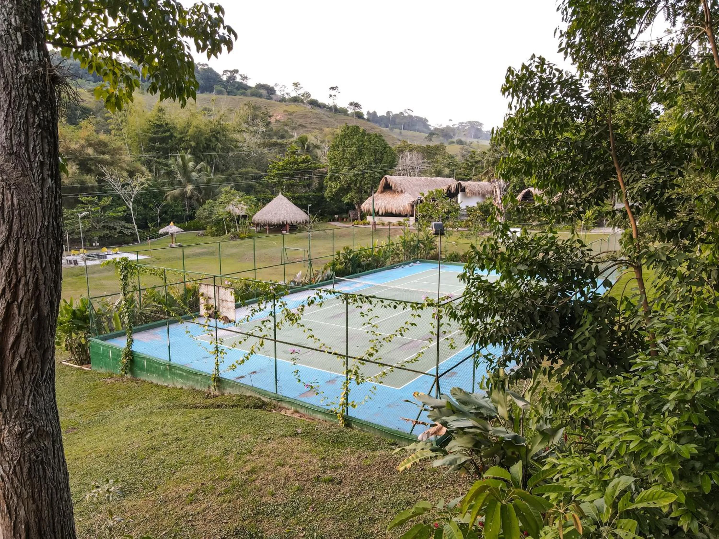 Tennis court in Los Colores Ecoparque