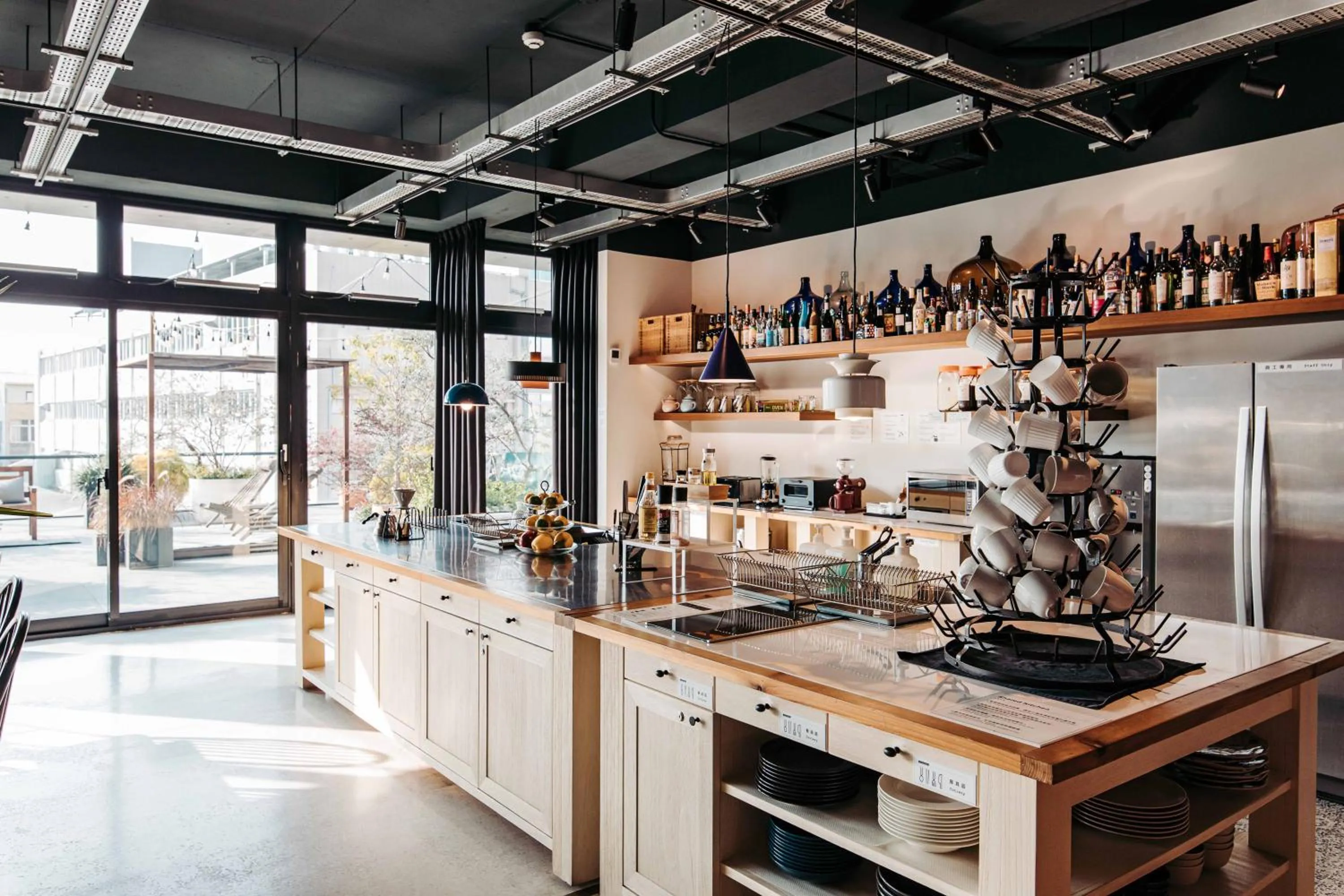 Kitchen or kitchenette in U.I.J Hotel & Hostel