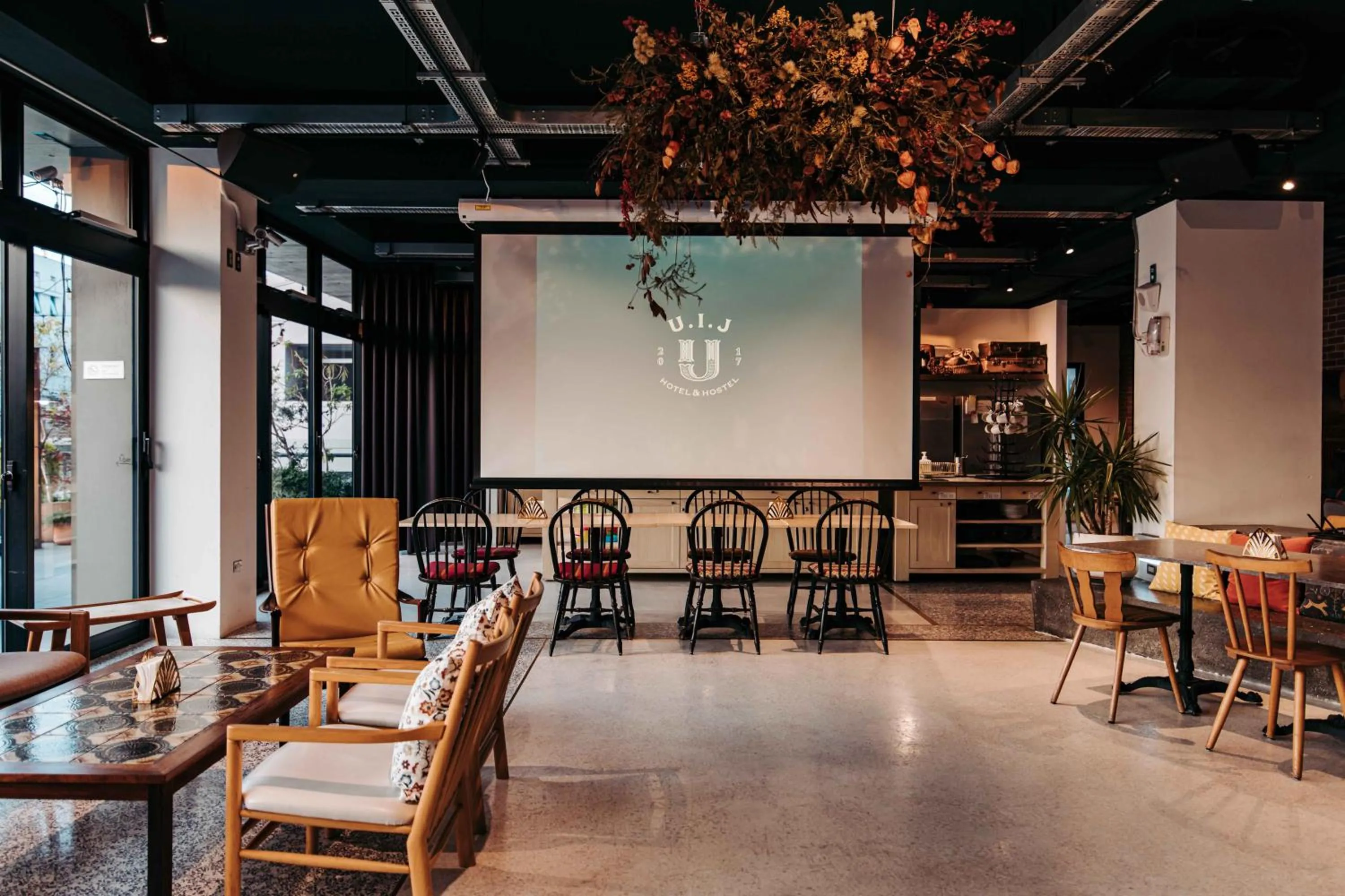 U.I.J Hotel & Hostel