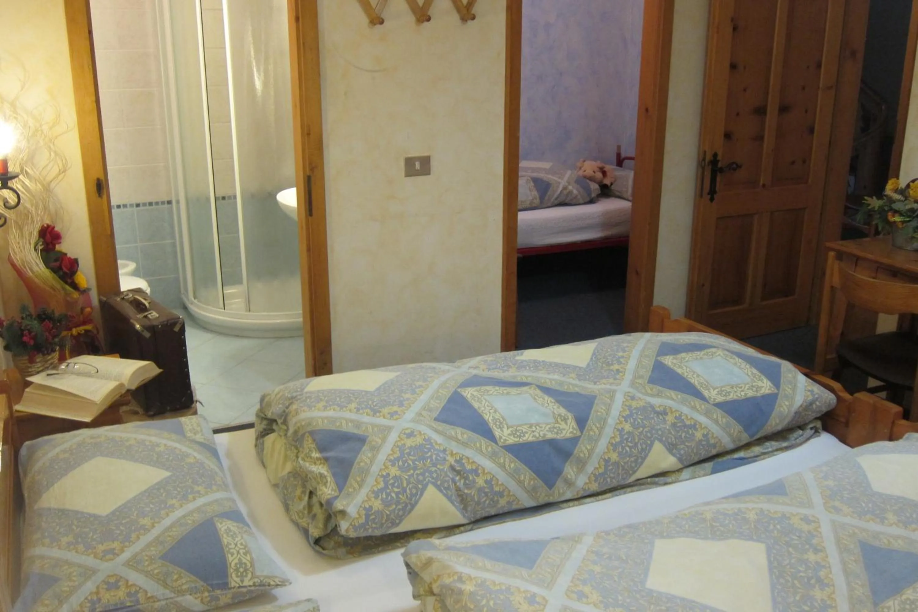 Decorative detail, Bed in Chalet Del Sole per gruppi