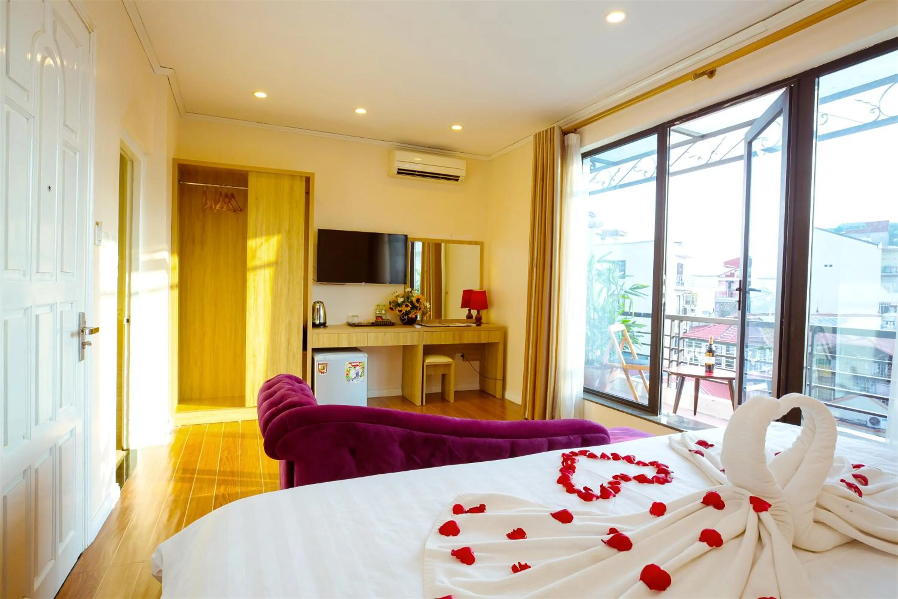 Bed in Royal Hotel Ha noi