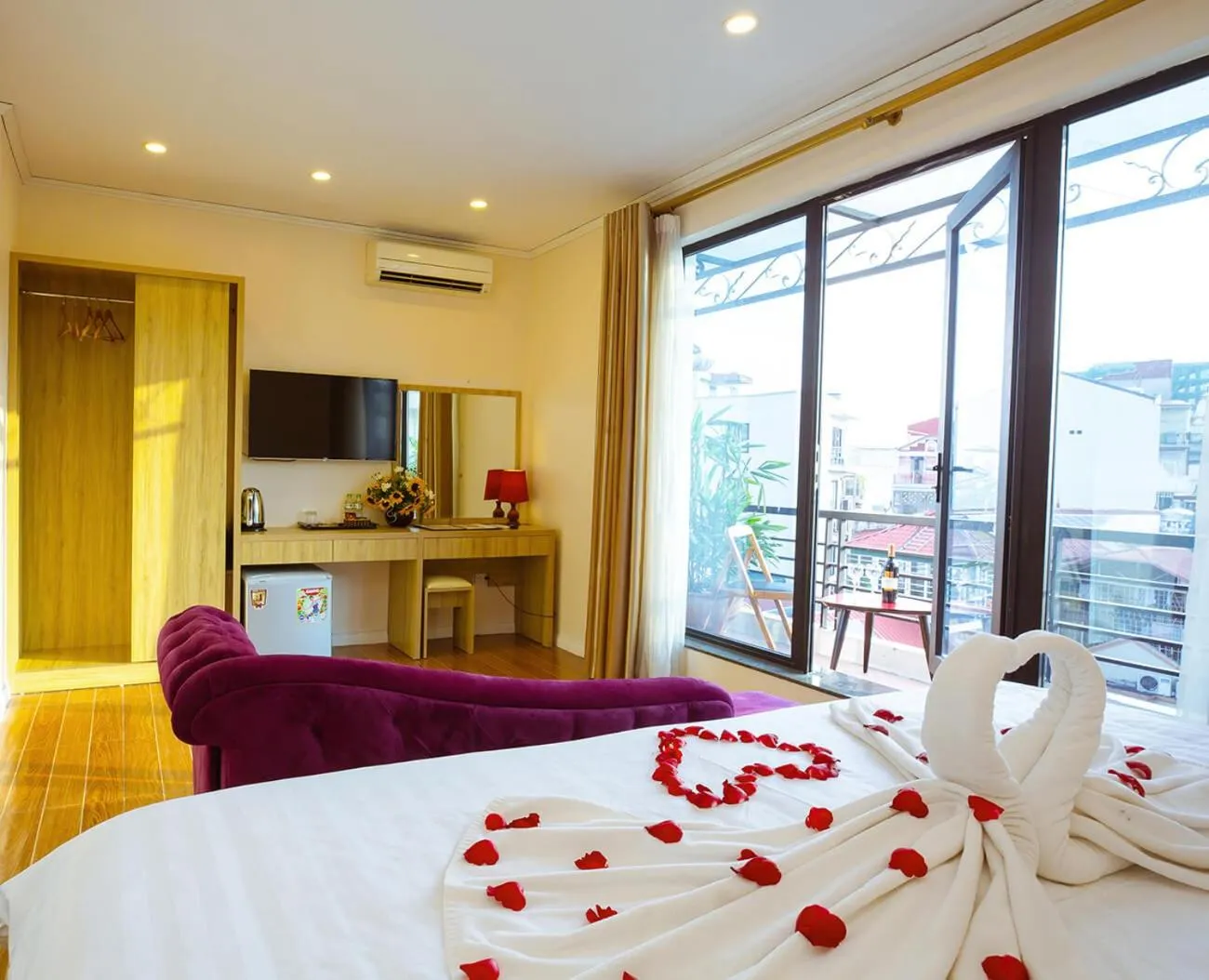 Bed in Royal Hotel Ha noi