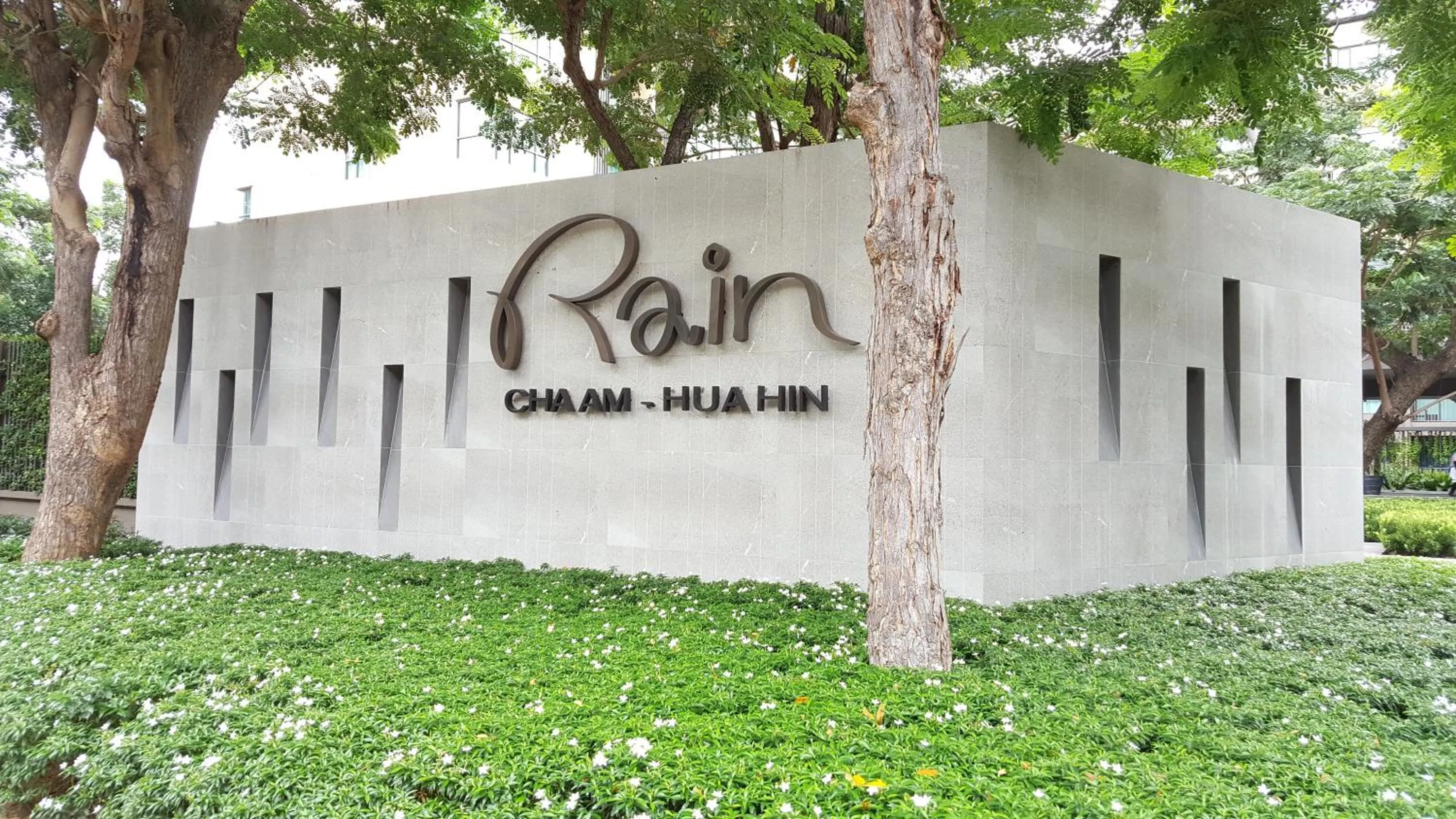 Facade/entrance in Rain Cha-am by Obbset
