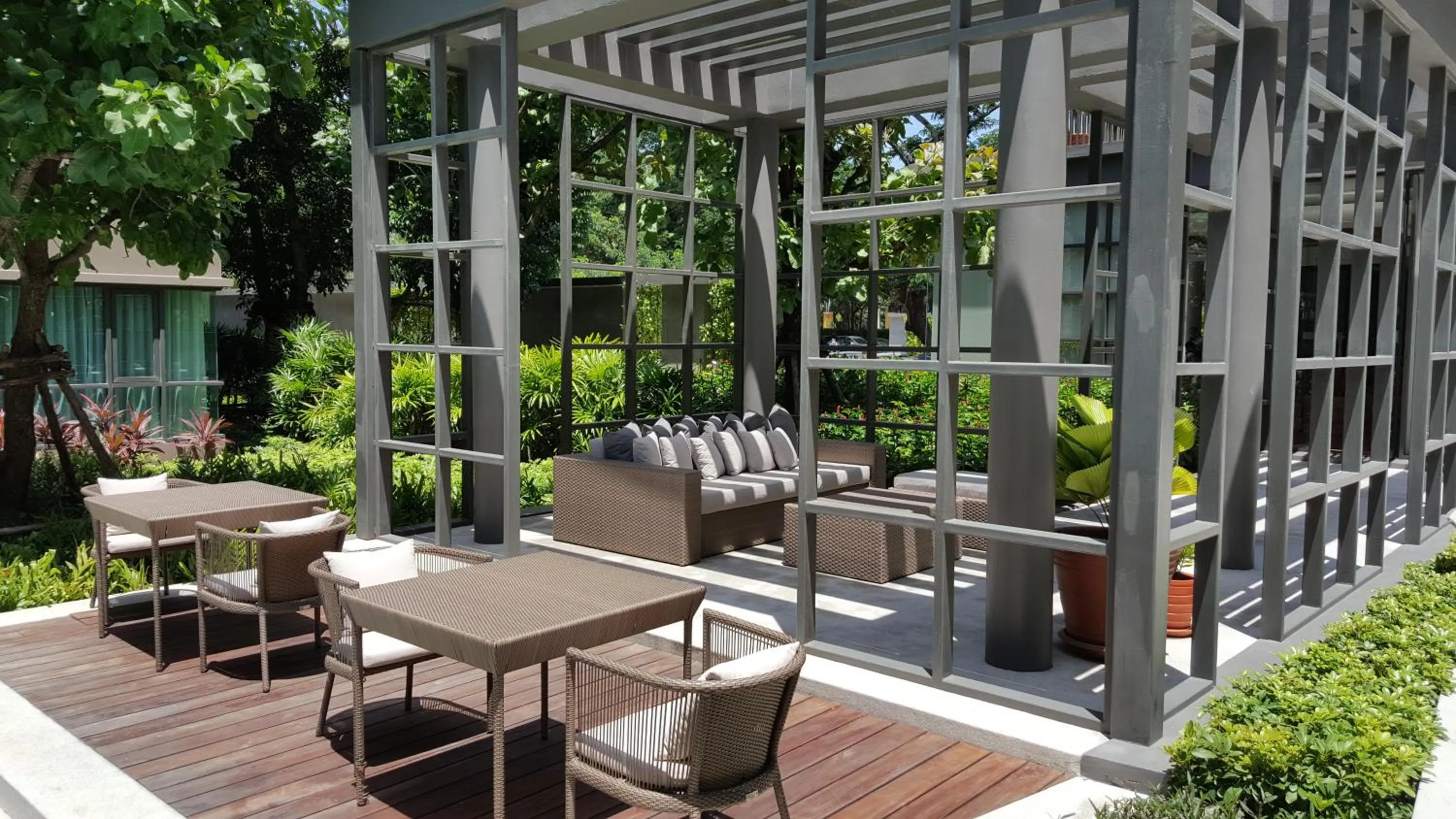 Balcony/Terrace in Rain Cha-am by Obbset