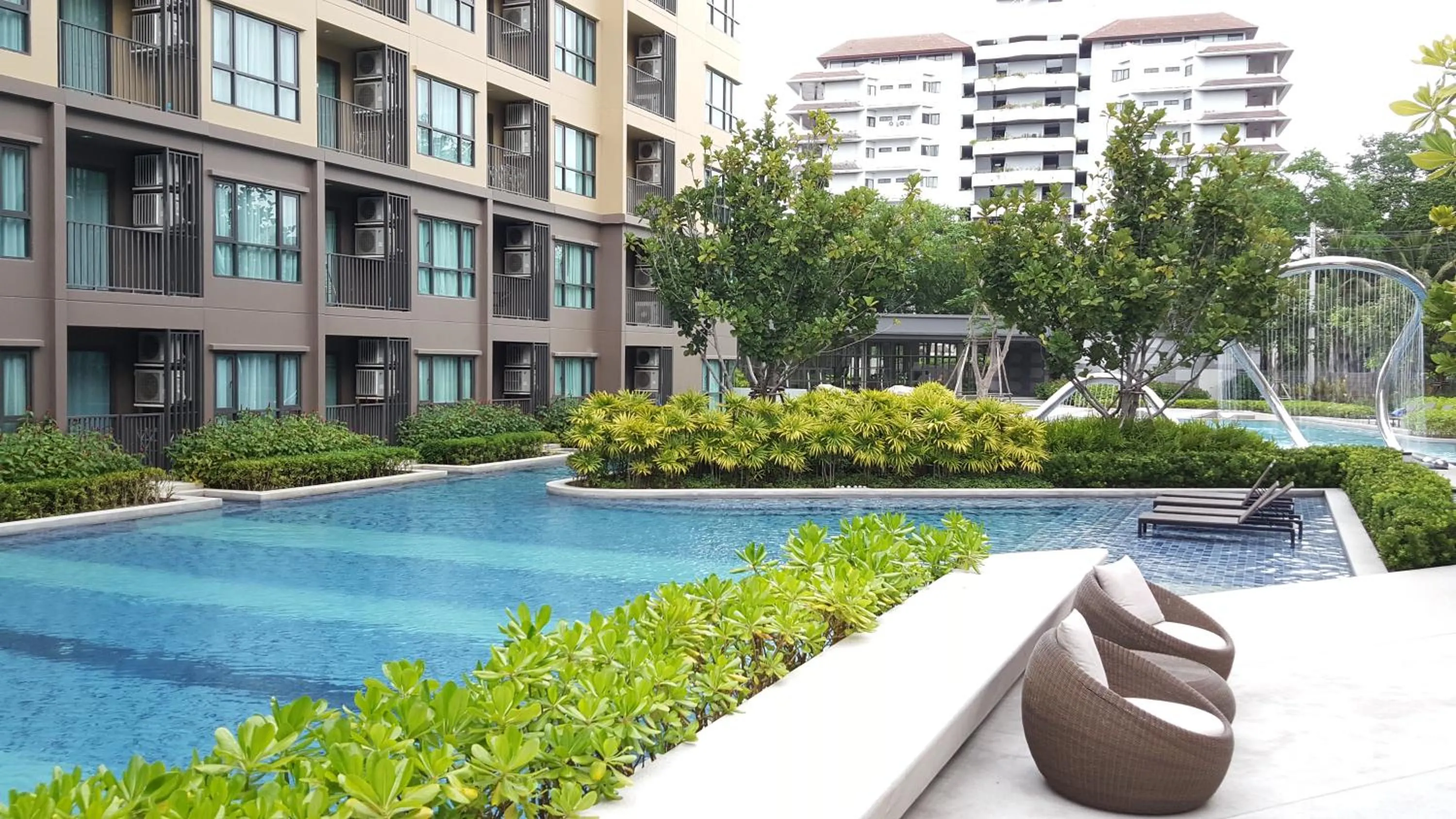 Swimming pool in Rain Cha-am by Obbset