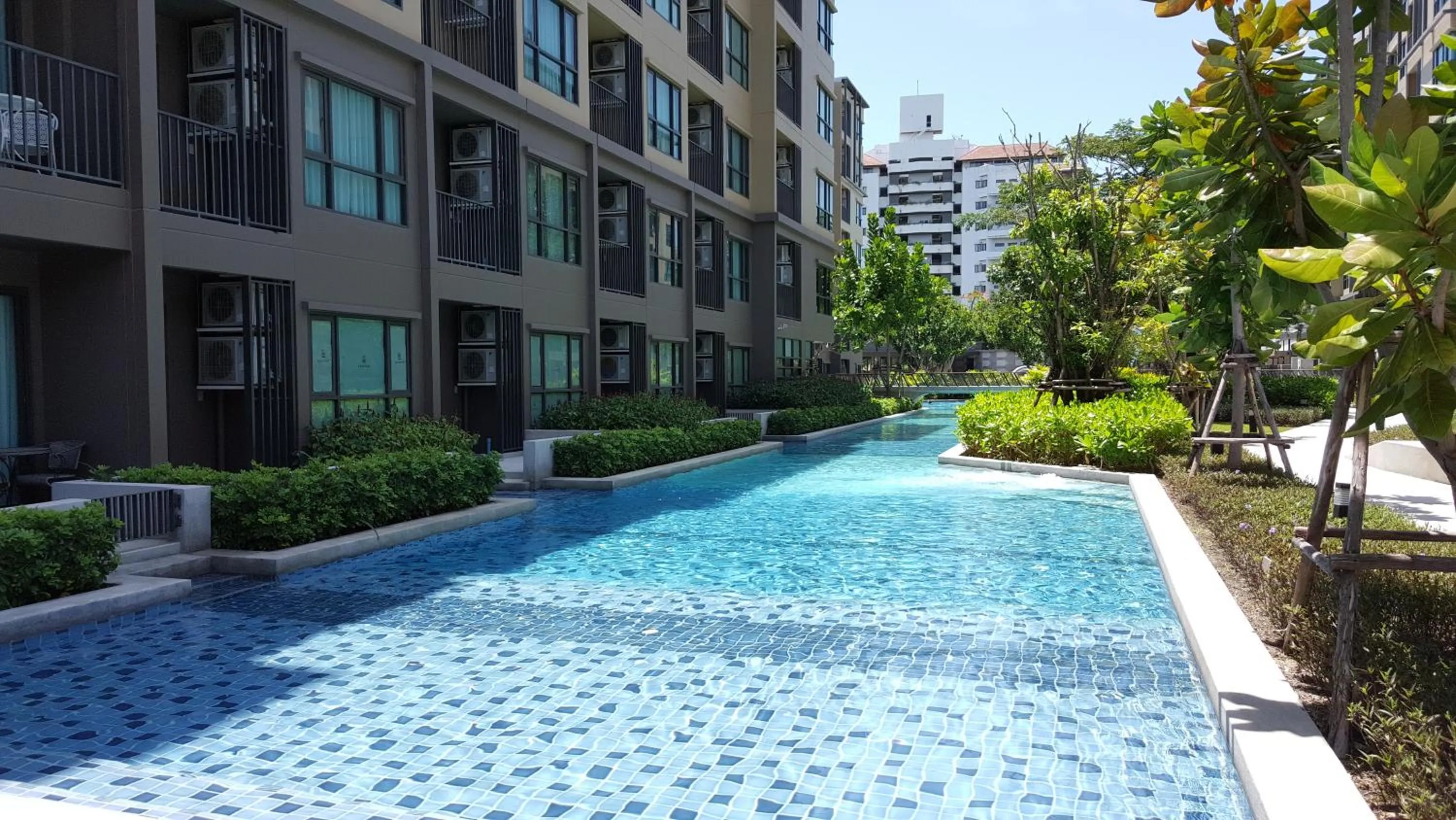 Swimming pool in Rain Cha-am by Obbset