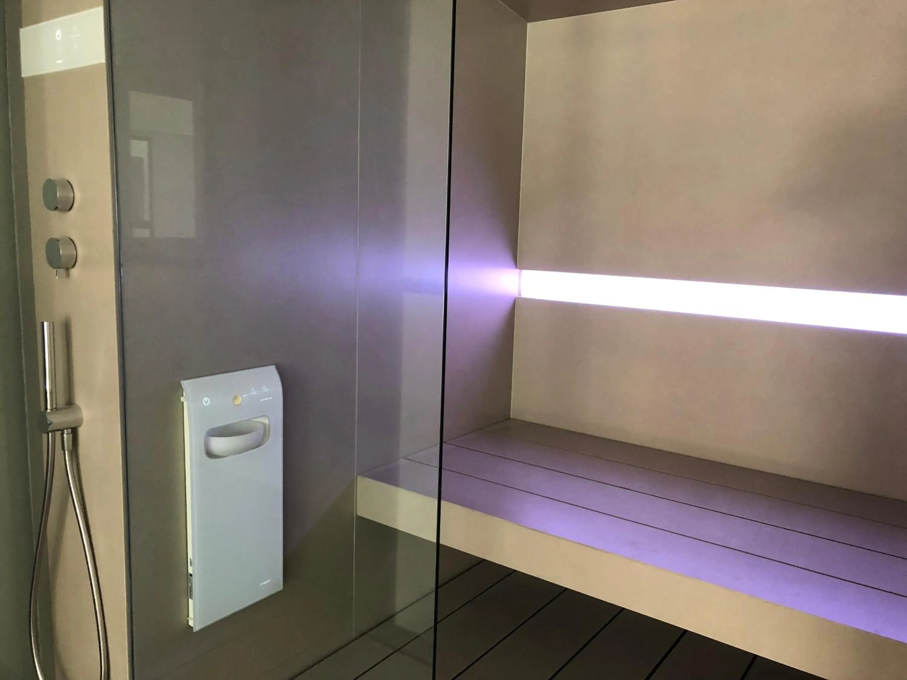 Steam room in Residence Geranio