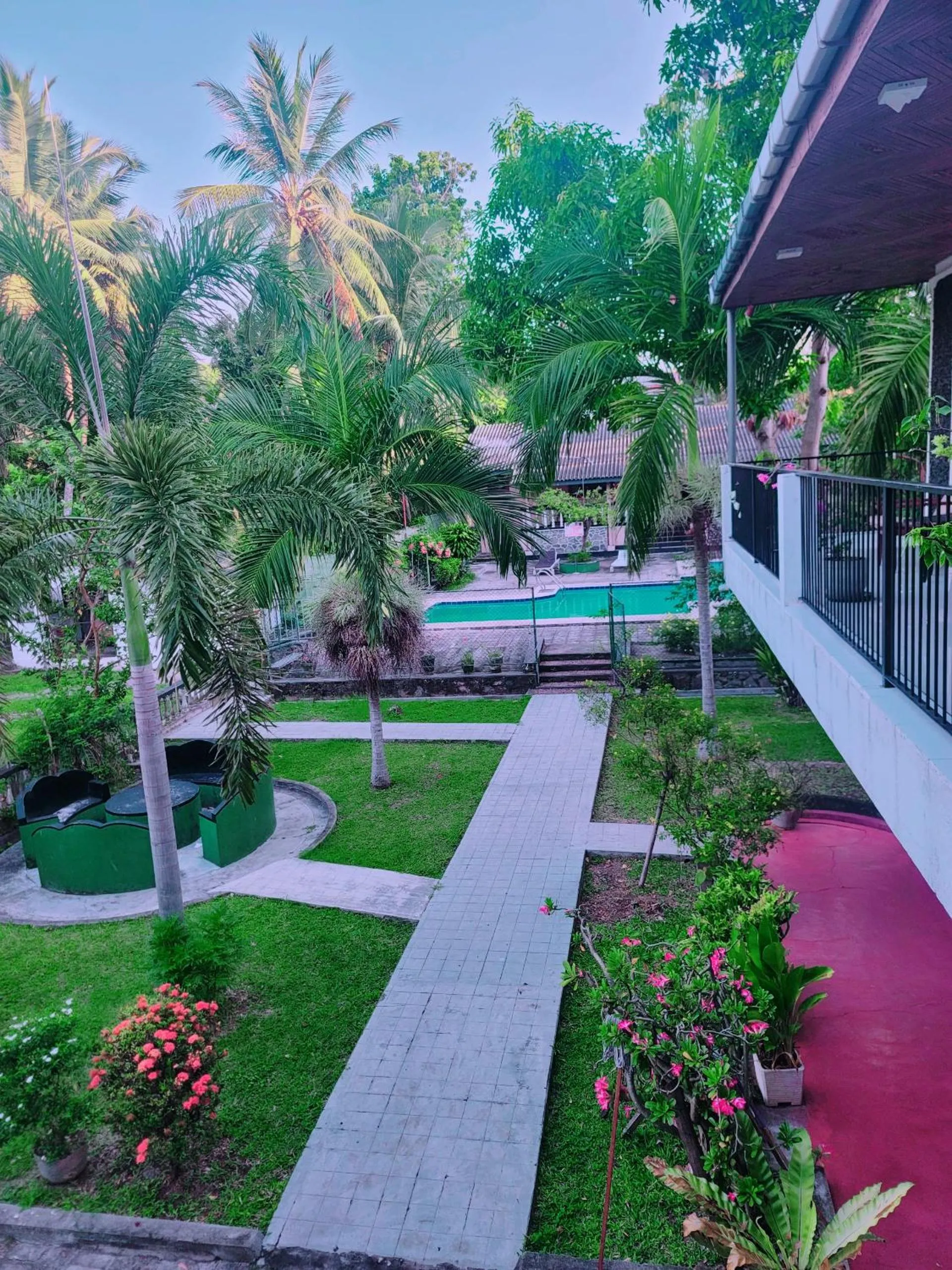 Garden view in Lake Side Tourist Inn