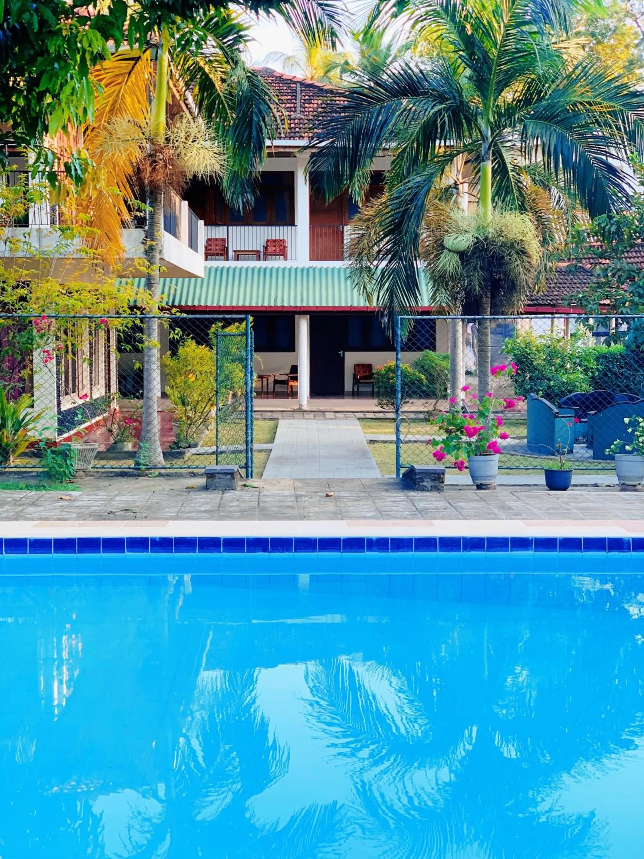 Lake Side Tourist Inn