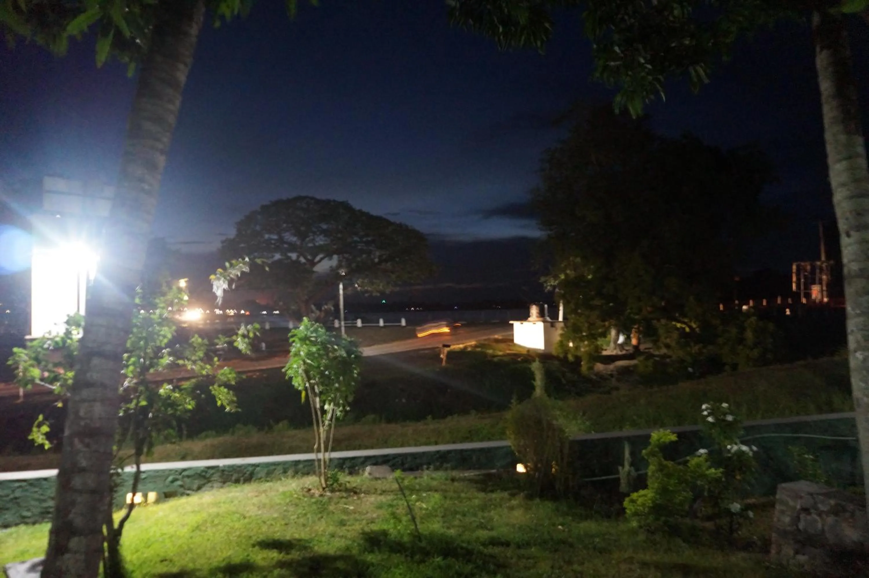 Lake Side Tourist Inn