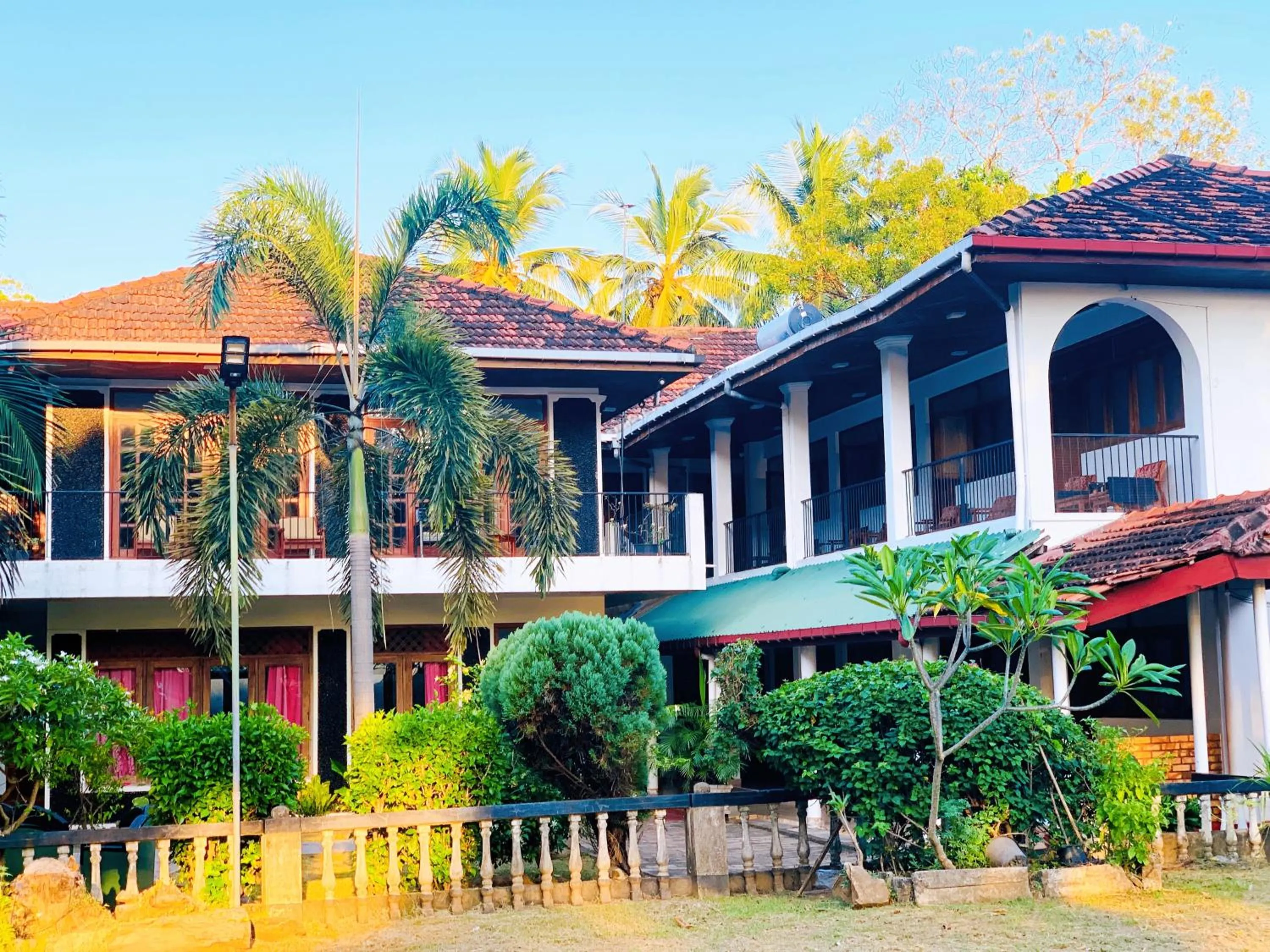 Lake Side Tourist Inn