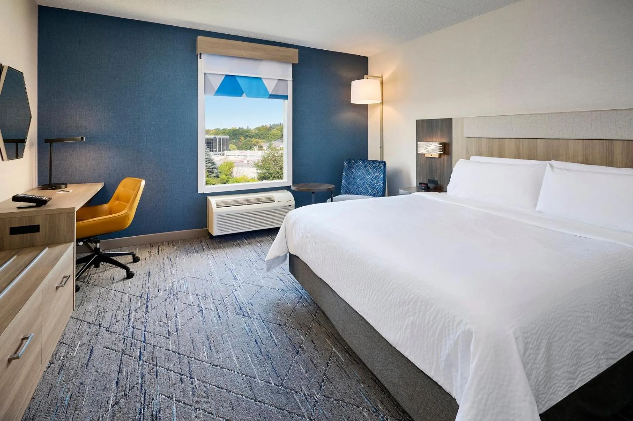 Photo of the whole room, Bed in Holiday Inn Express & Suites Kitchener Southeast by IHG