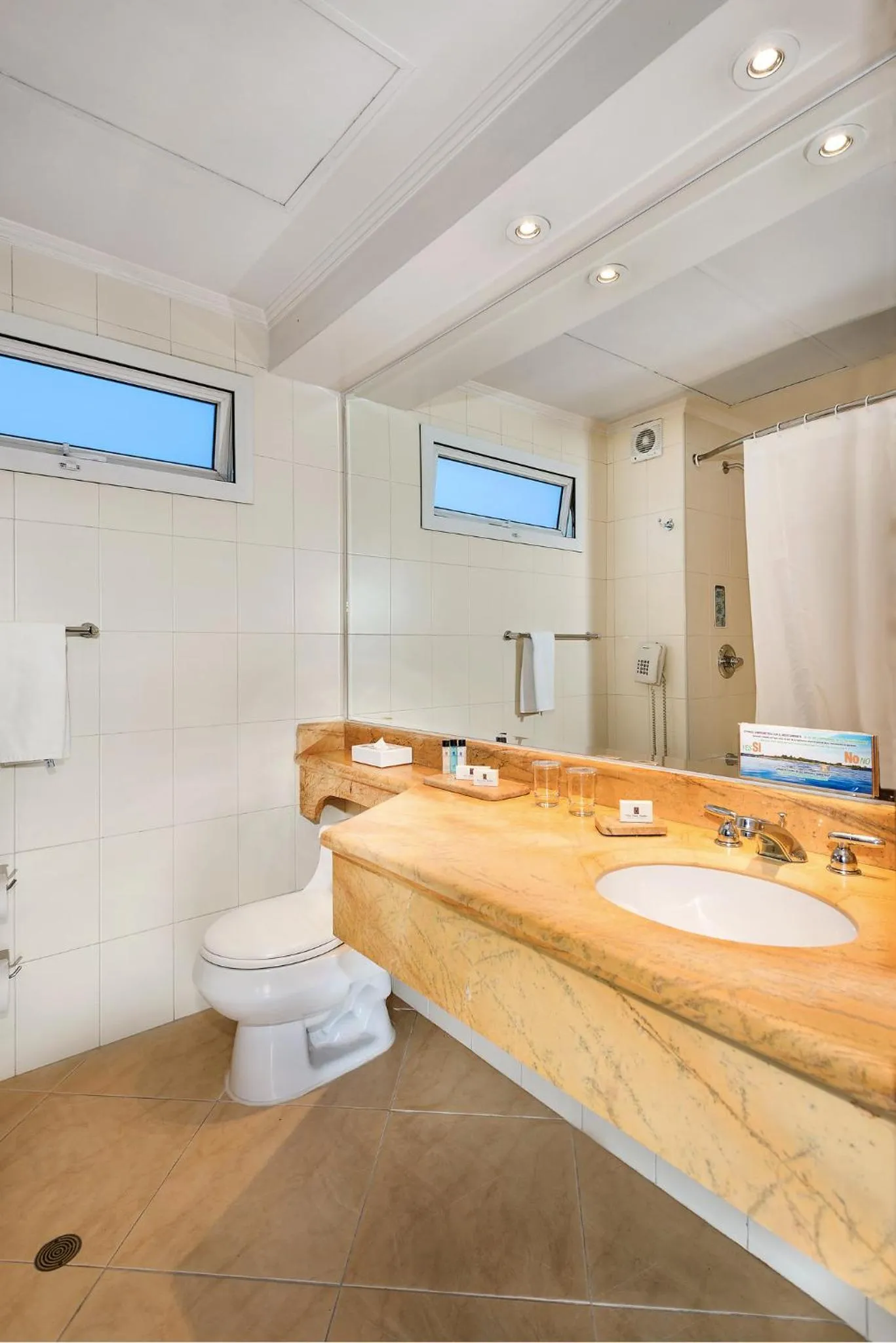 Bathroom in Casa Dann Carlton Hotel & SPA